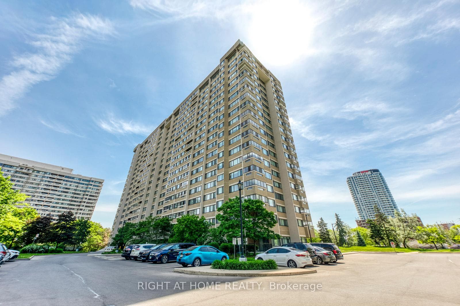 50 Elm Drive Unit 607, Mississauga, ON L5A 3X2 - Photo 1