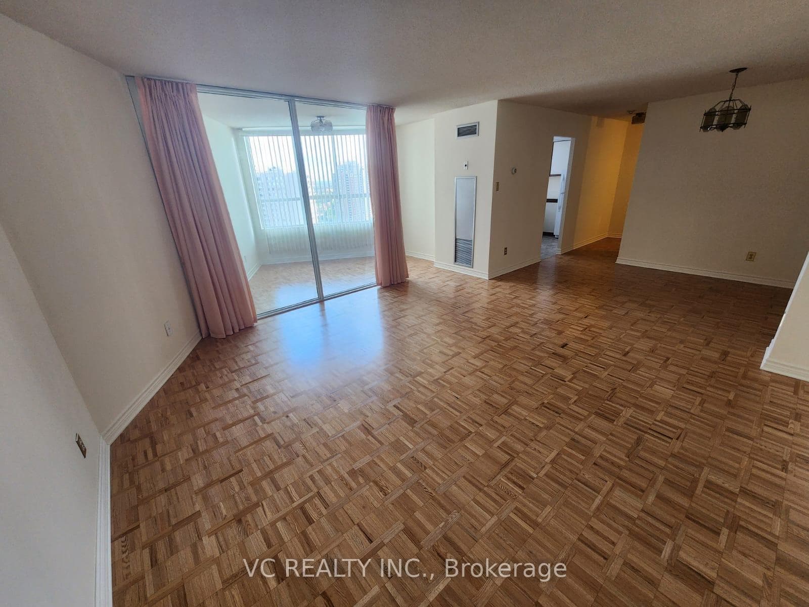 3700 Kaneff Crescent Unit 2305, Mississauga