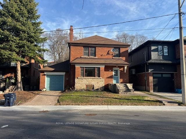 18 Alder Road, Danforth / East York, ON M4B 2Y4 - Photo 1