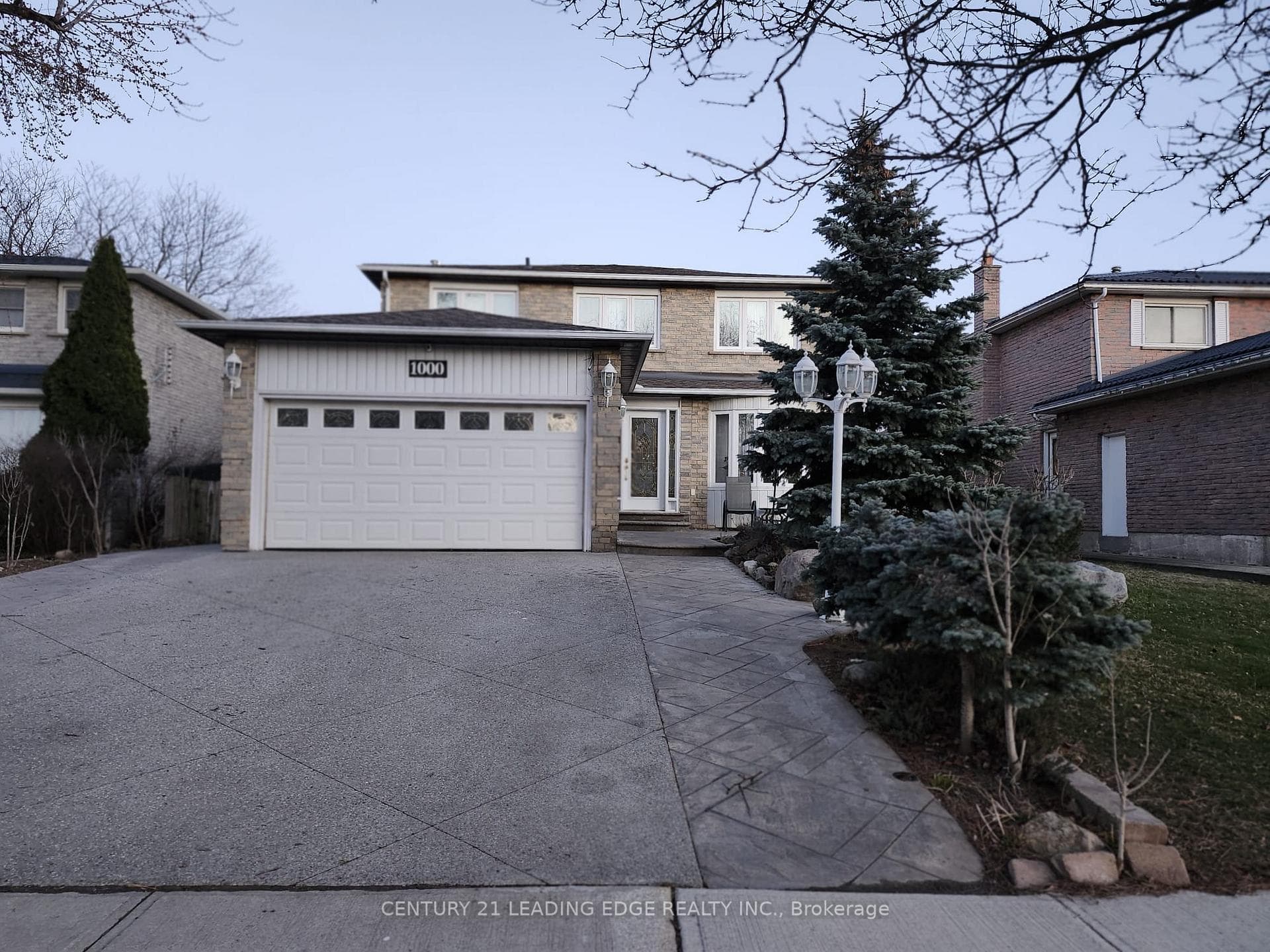 1000 Lovingston Crescent, Mississauga, ON L4W 3K8 - Photo 1