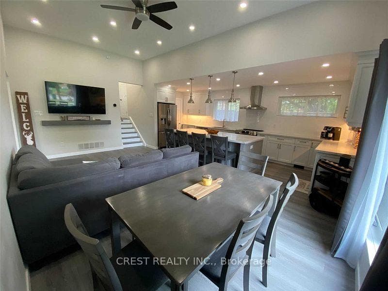 31 Tayrow Road, Etobicoke (West Mall / Rexdale), ON M9W 2T8 - Photo 1