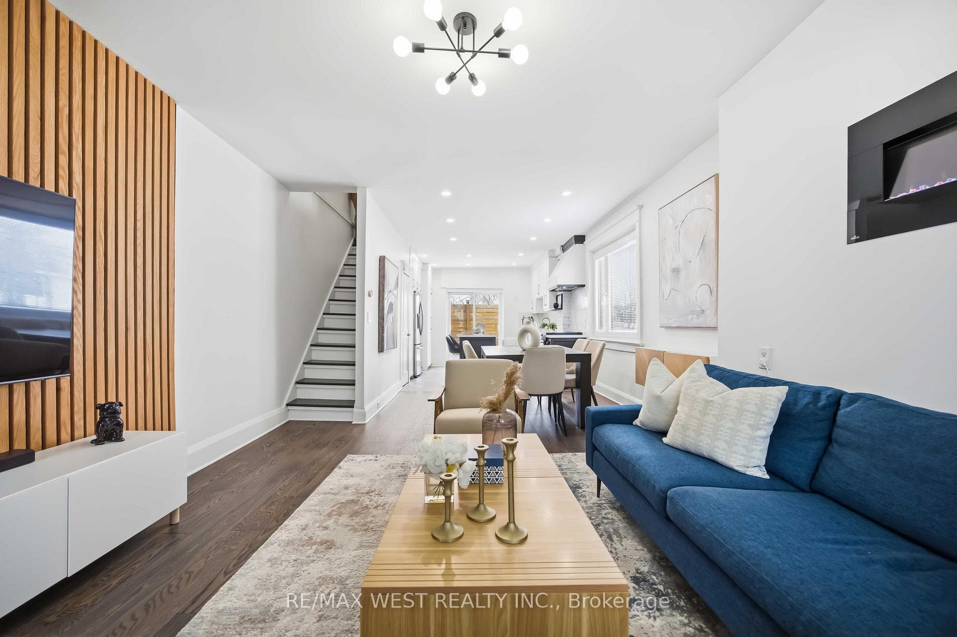 902 Woodbine Avenue, The Beaches / Upper Beaches, ON M4C 4B5 - Photo 1