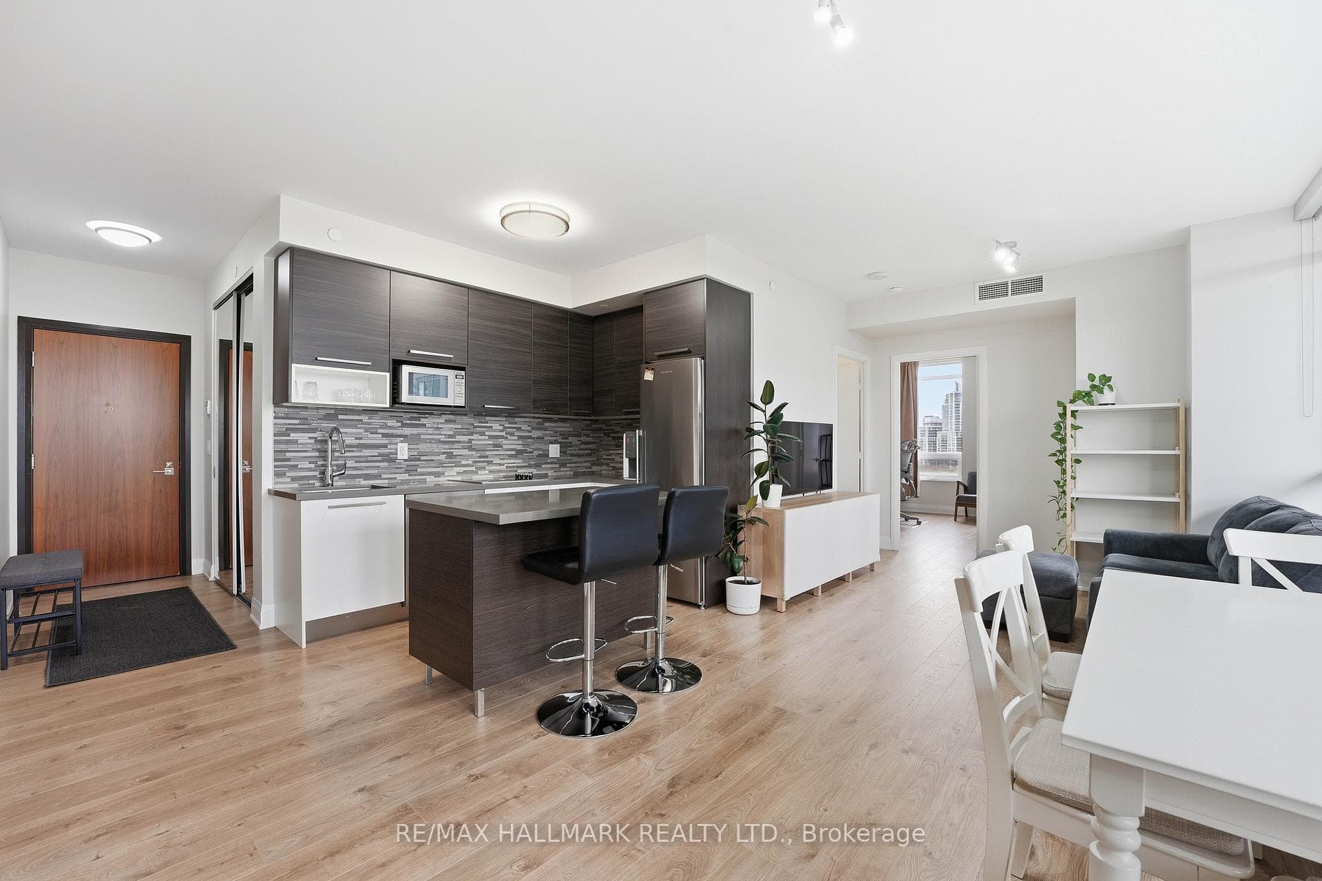 36 Park Lawn Road Unit 710, Liberty Village / Parkdale / South Parkdale, ON M8Y 0E5 - Photo 1