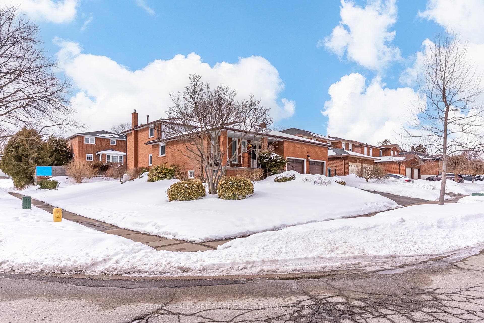 520 Mcleod Crescent, Pickering, ON L1W 3M5 - Photo 1