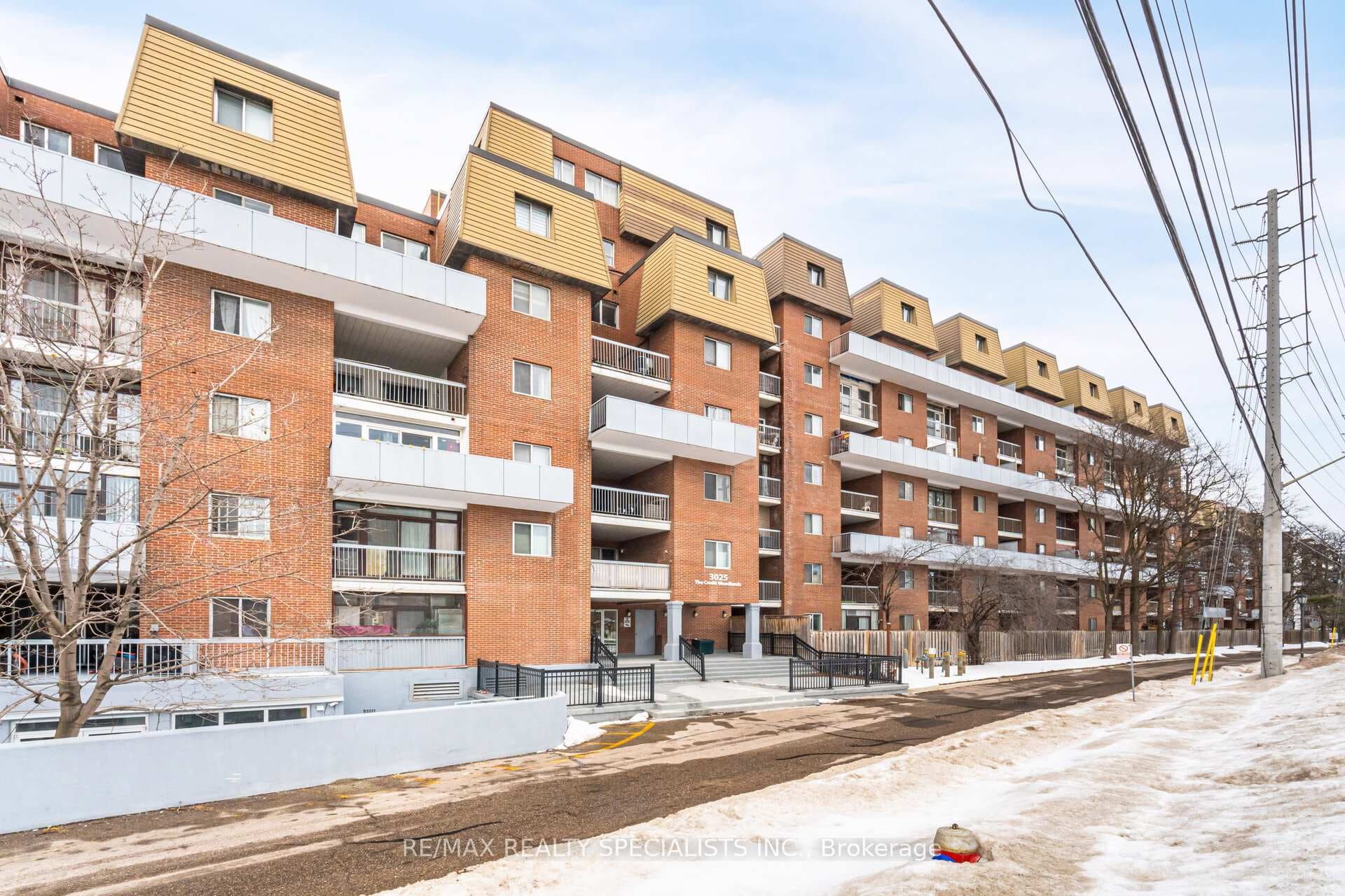 3025 The Credit Woodlands Road Unit 325, Mississauga, ON L5C 2V3 - Photo 1