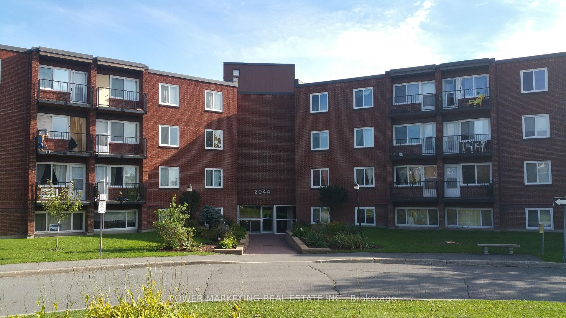 2044 ARROWSMITH Drive Unit 303A, Beacon Hill North - South and Area