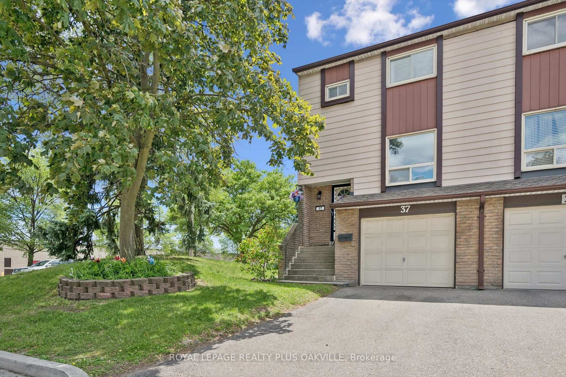 37-1221 DUDIX RD