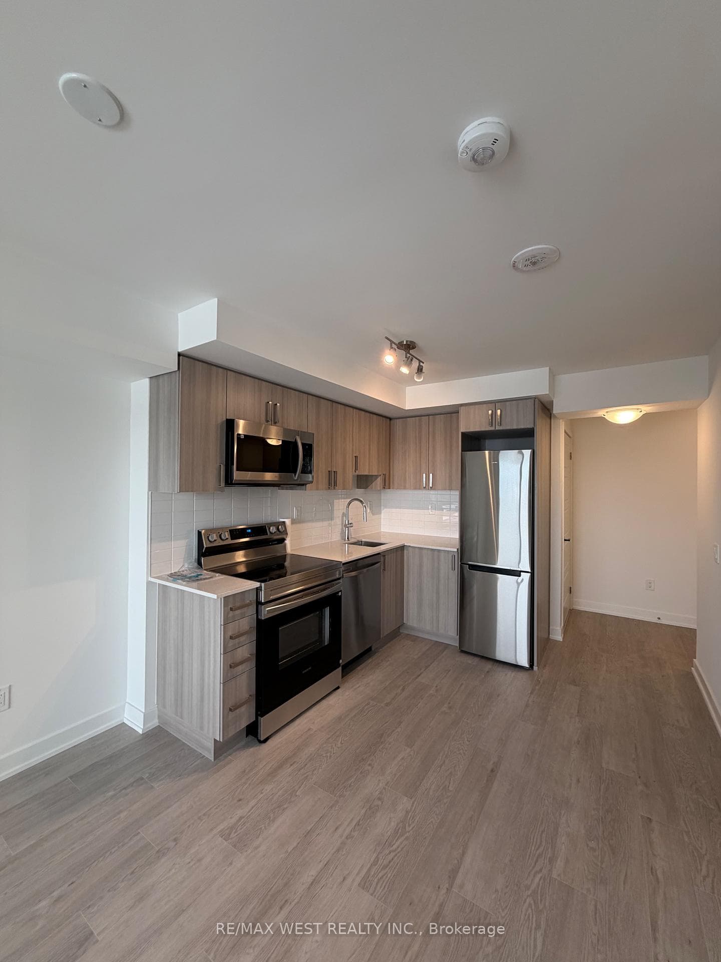 1010 Sandy Beach Road Unit 1112, Pickering, ON L1W 3V9 - Photo 1