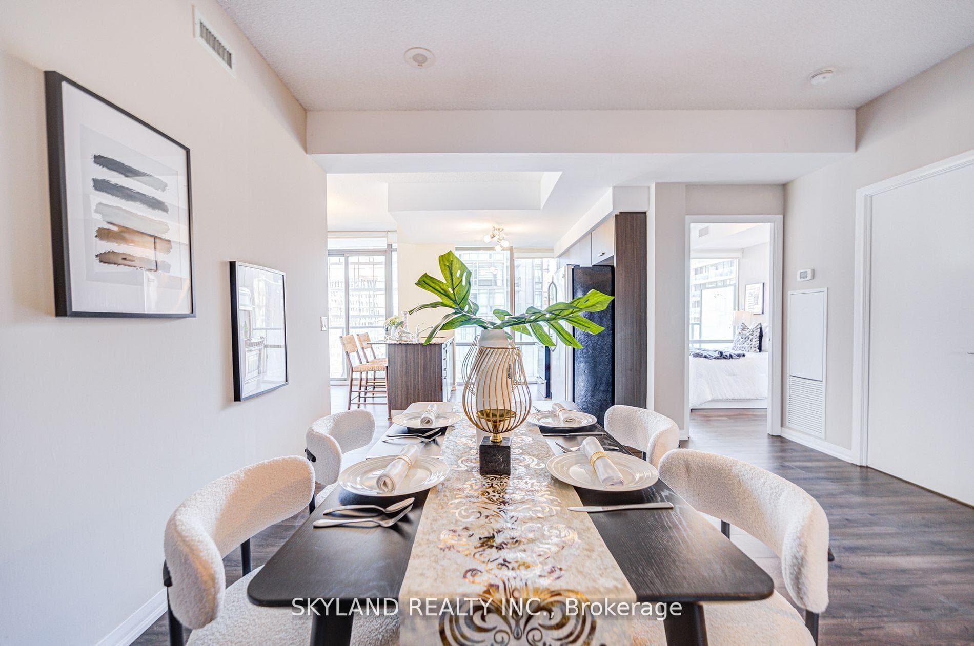 832 Bay Street Unit 805, Toronto C01