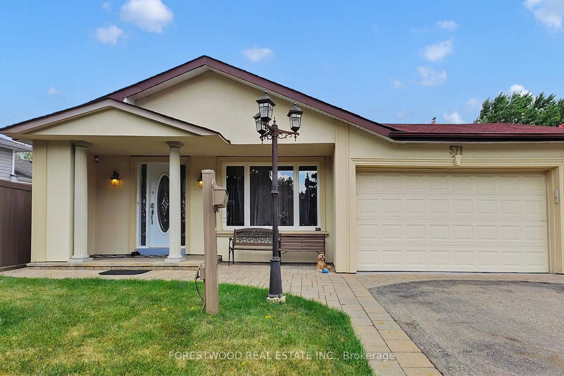 571 Silver Creek Boulevard, Mississauga, ON L5A 2B6 - Photo 1