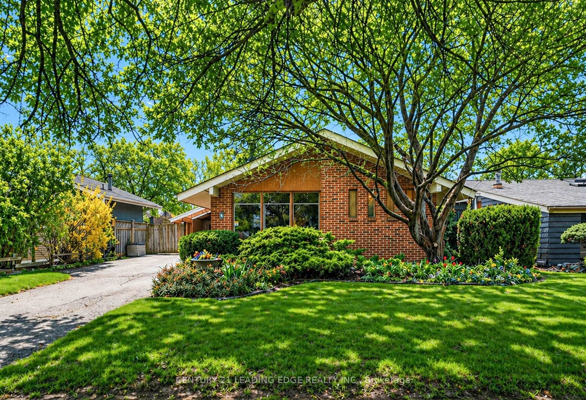 8 Oakley Boulevard, Scarborough (West Hill / Highland Creek)