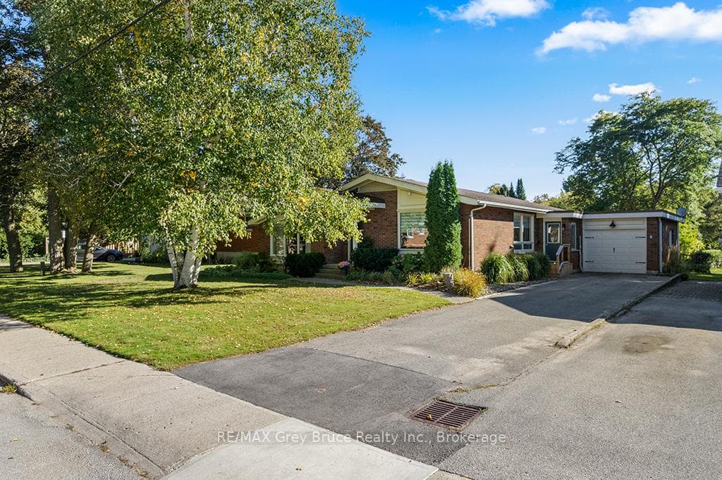 563 21 Street, Owen Sound, ON N4K 4E7 - Photo 1