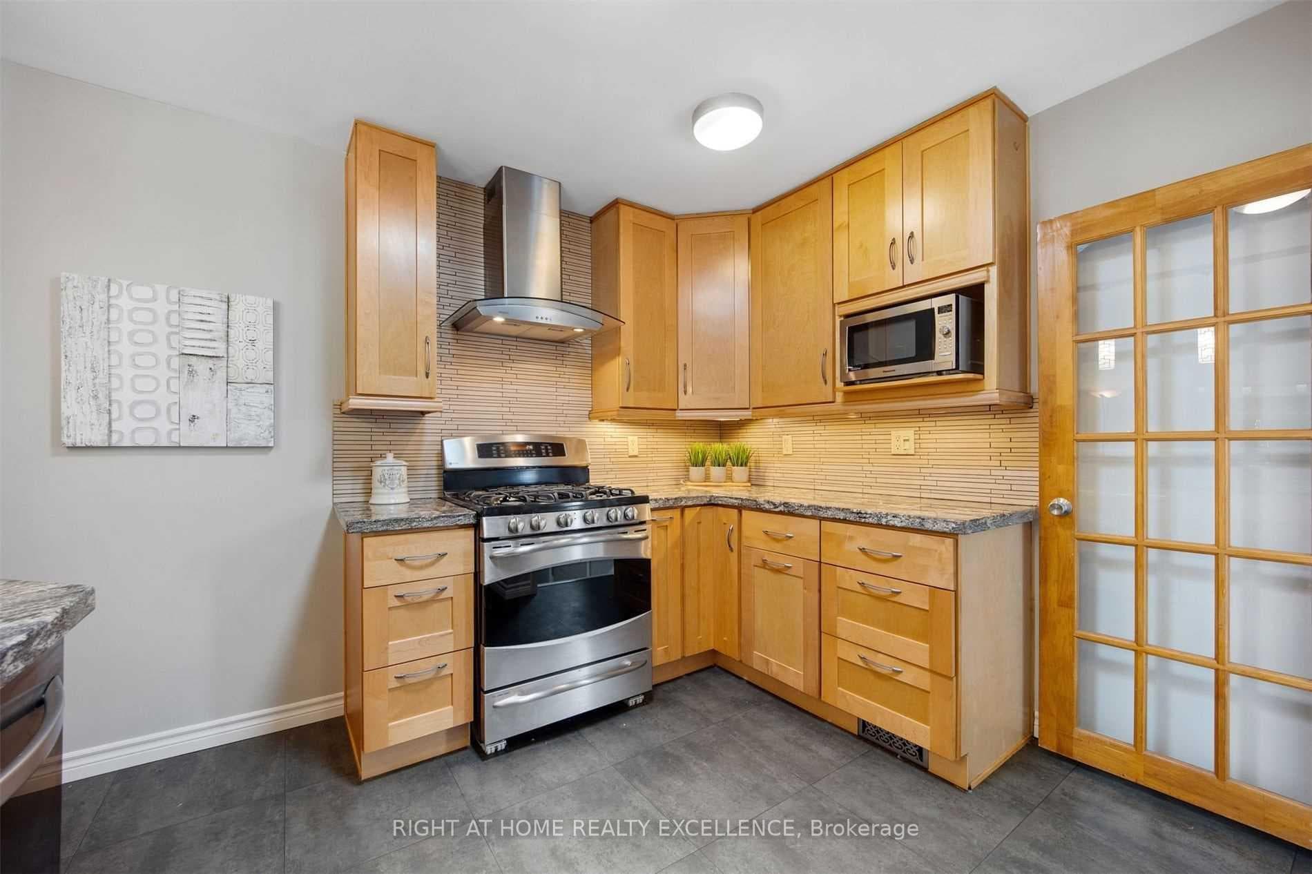 23 Davis Road Unit Upper Level, Aurora, ON L4G 2B4 - Photo 1