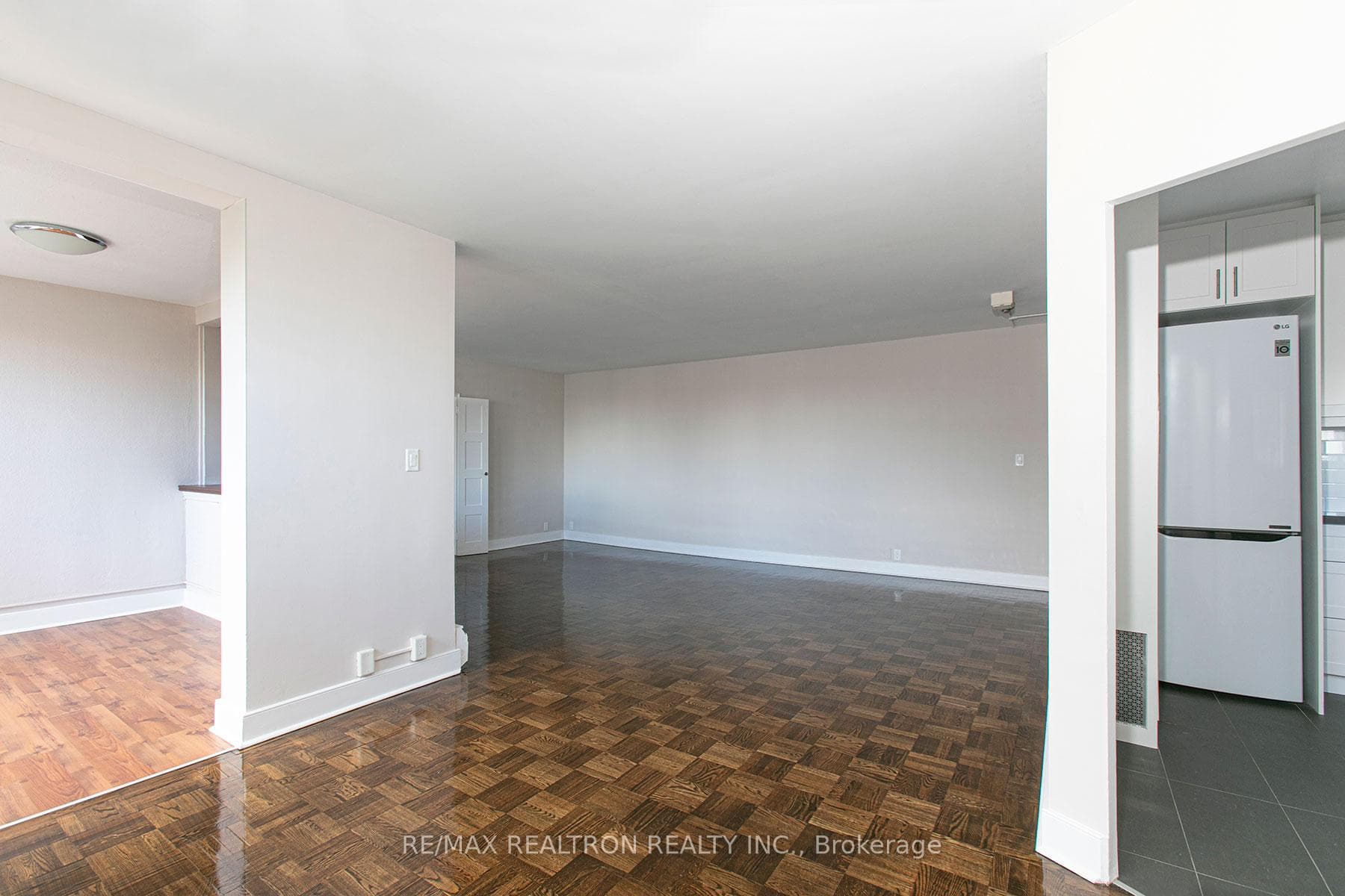 9 Deer Park Crescent Unit 903, Annex / Yorkville / Summerhill, ON M4V 2C4 - Photo 1