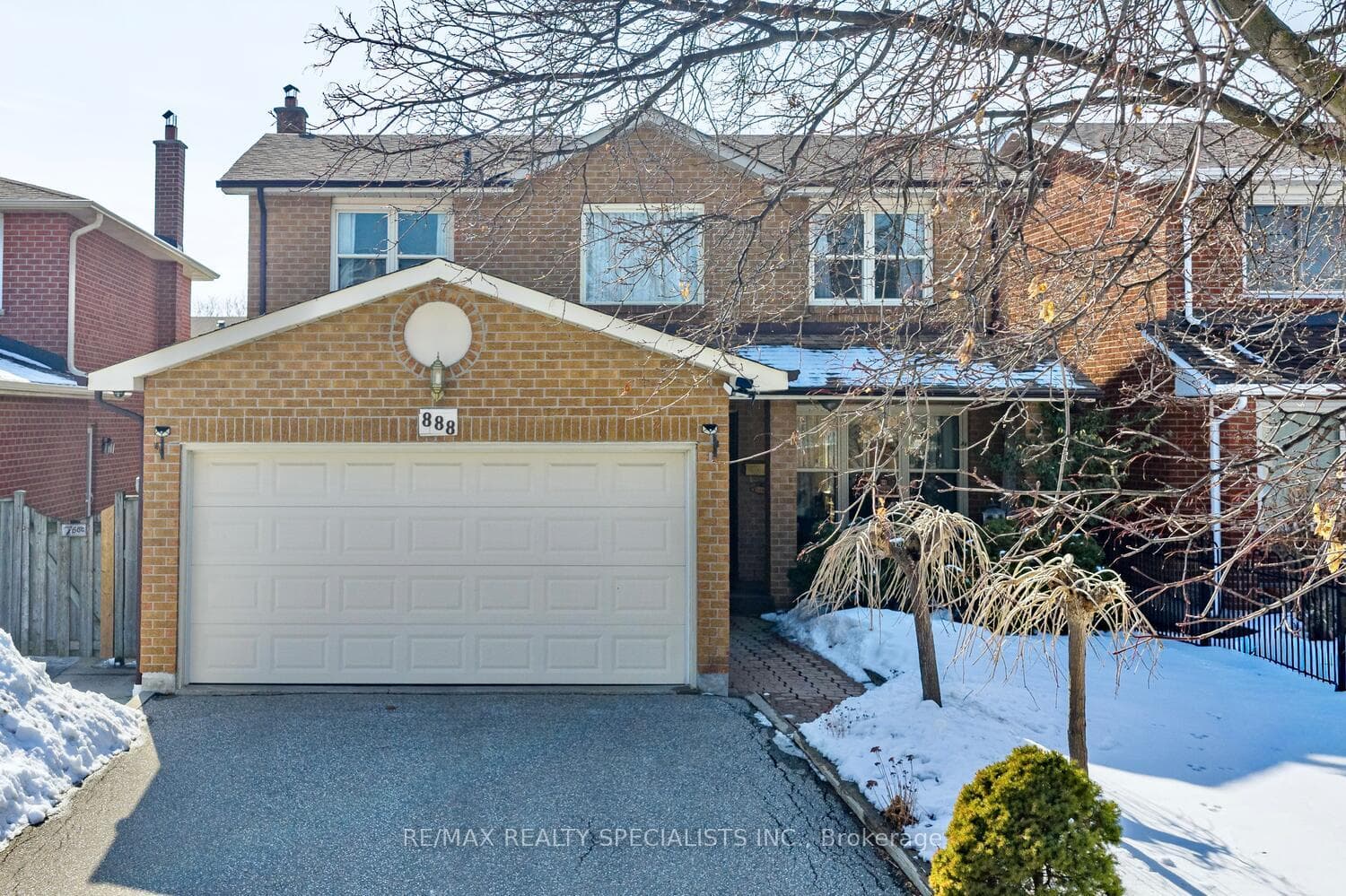 888 Messenger Meadow Drive, Mississauga, ON L5C 3T2 - Photo 1