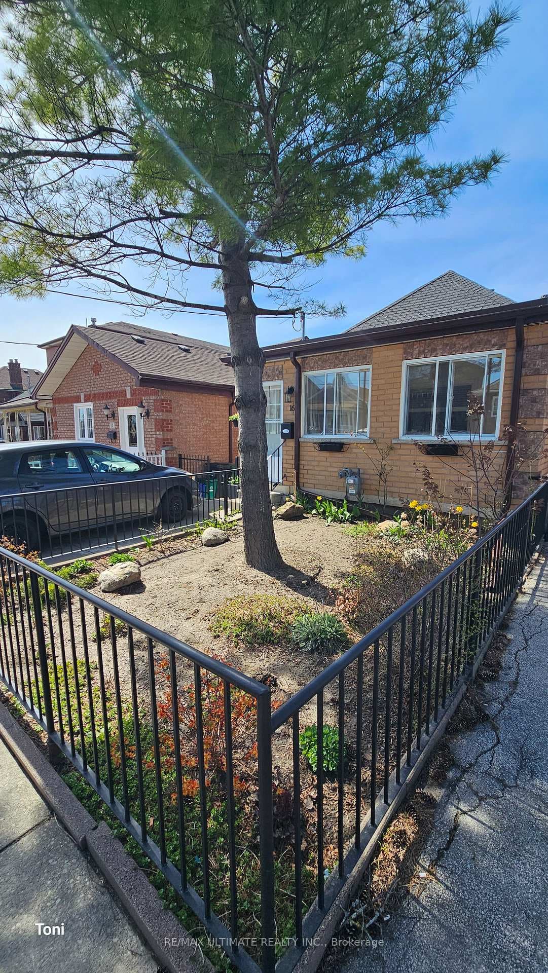 16 Failsworth Avenue, Keelesdale / Eglinton West, ON M6M 3J2 - Photo 1