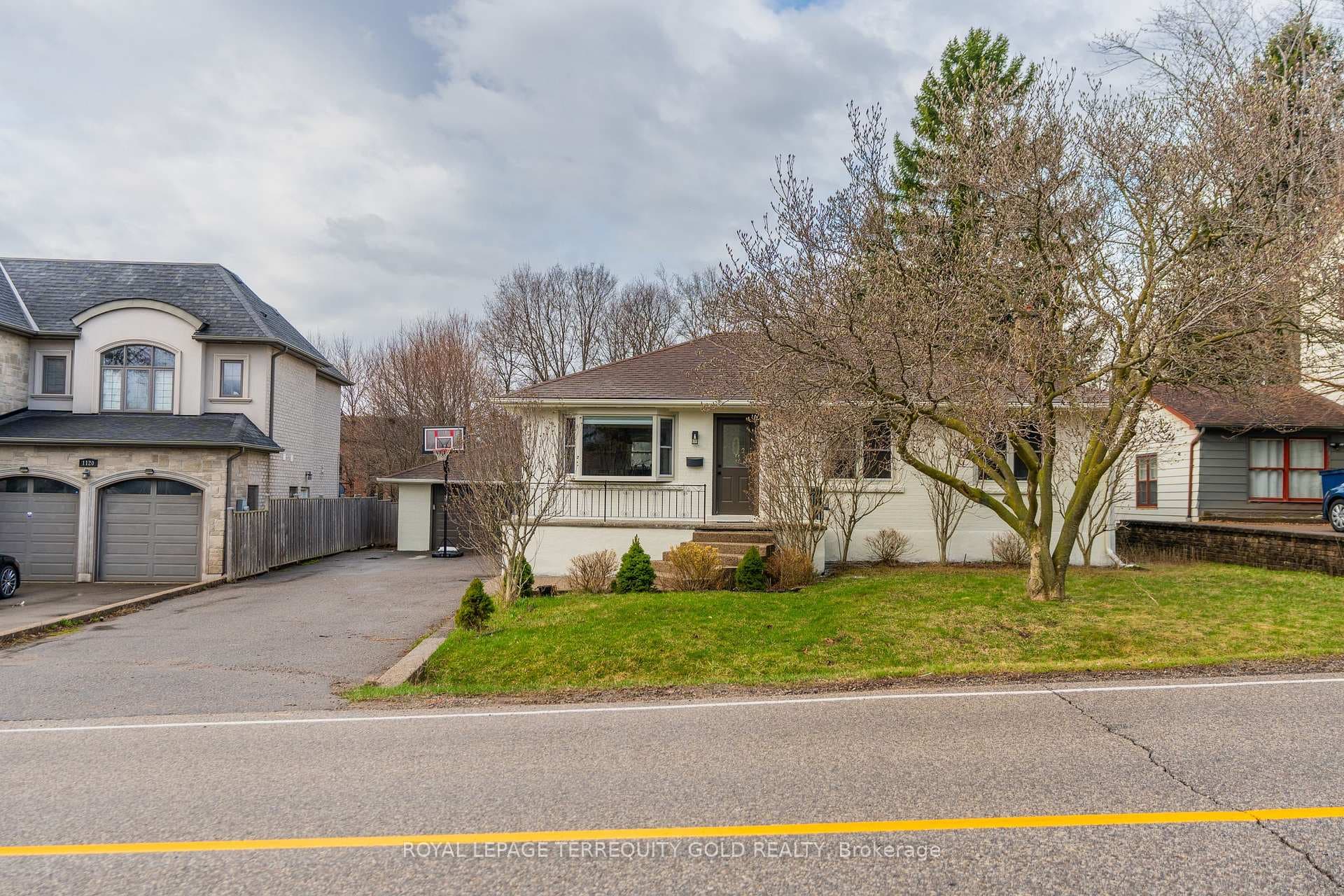 1124 Kent Avenue, Oakville
