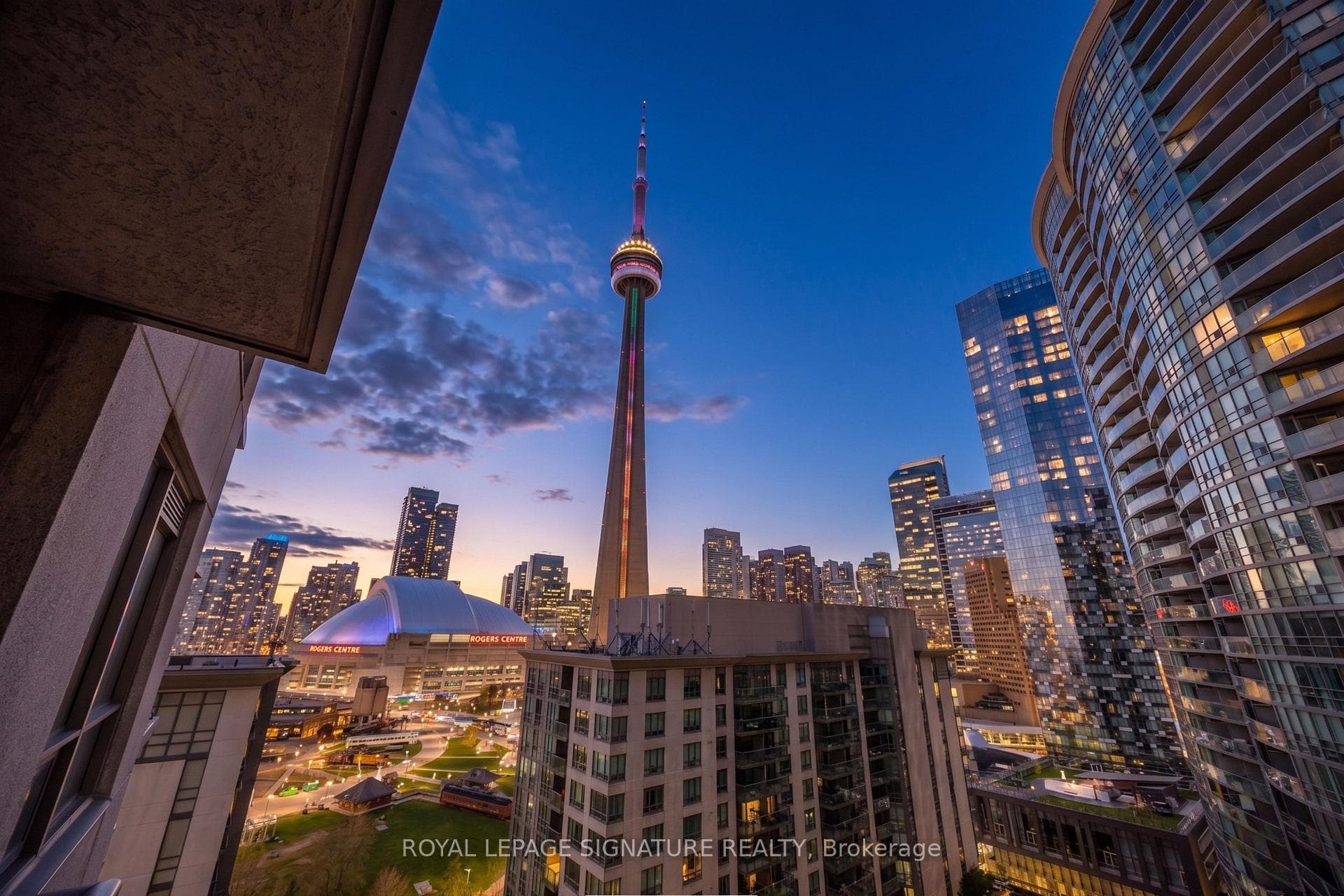 19 Grand Trunk Crescent Unit 2103, Downtown Toronto / Waterfront, ON M5J 3A3 - Photo 1
