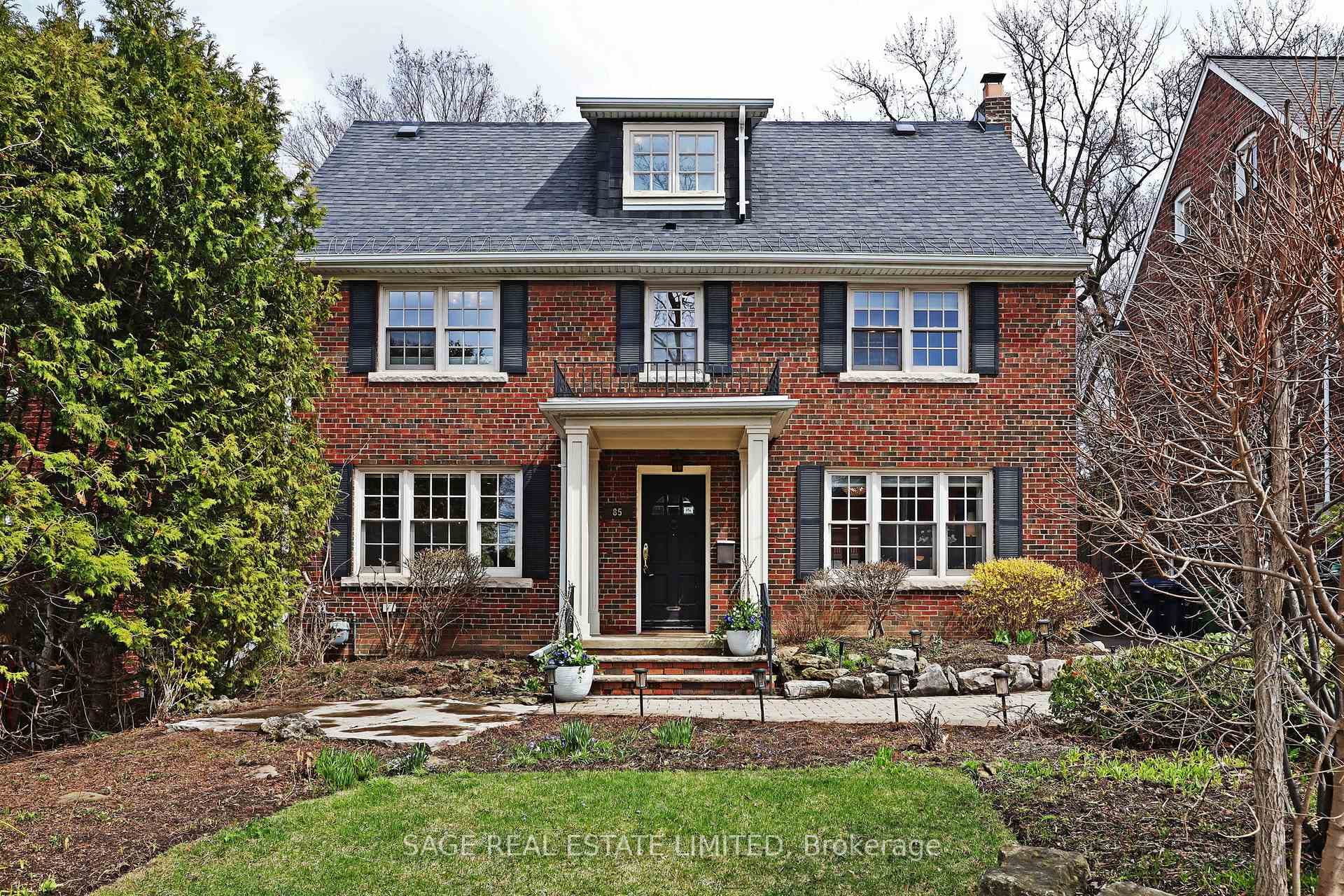 Classic five bedroom centre hall!