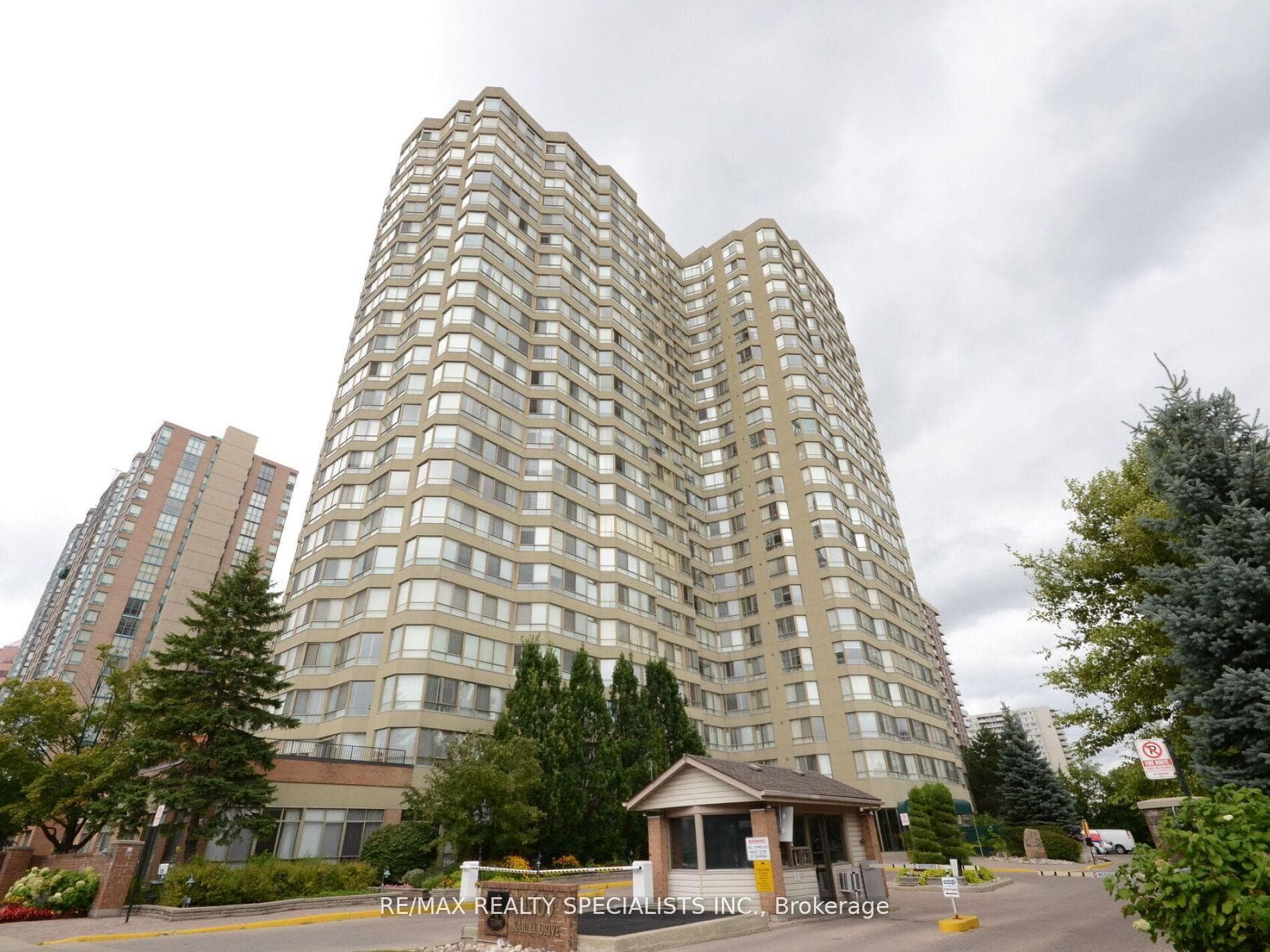 3605 Kariya Drive Unit 801, Mississauga, ON L5B 3J4 - Photo 1