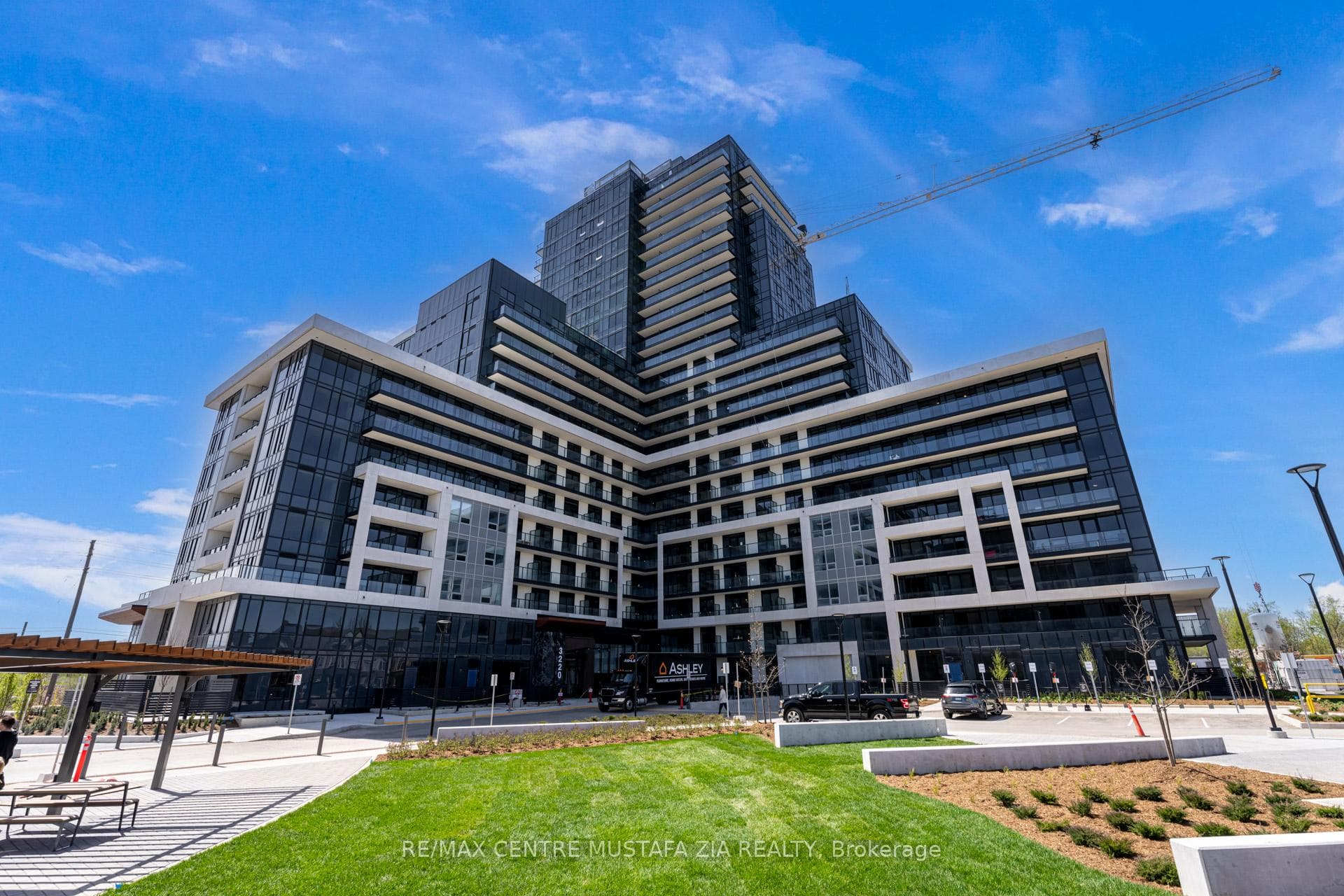 3220 William Coltson Avenue Unit 718, Oakville