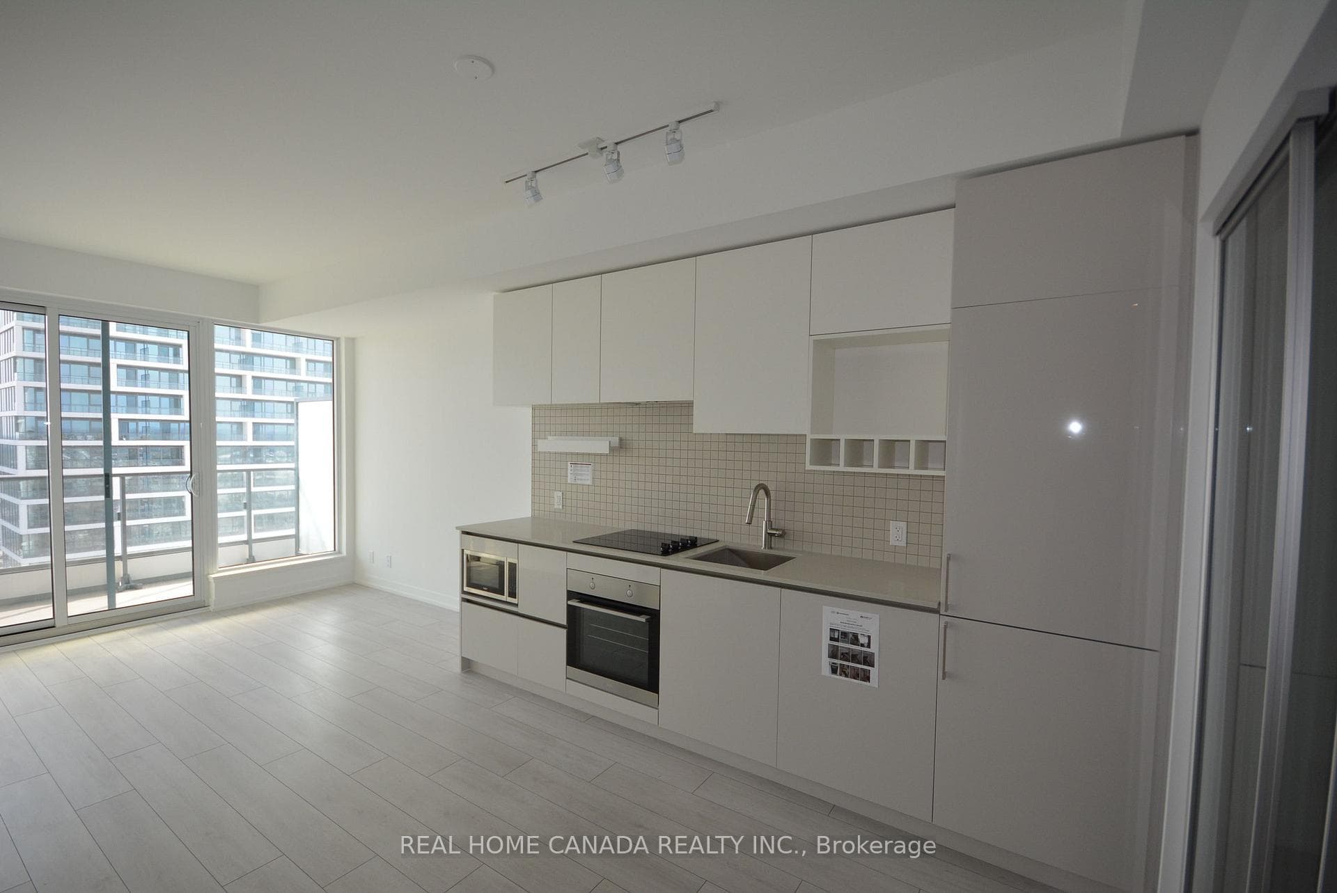 898 Portage Parkway Unit 3906 Master, Vaughan