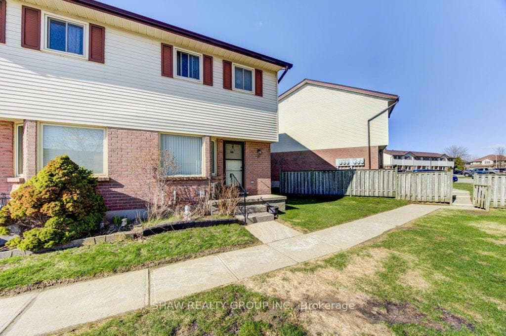 1093 Nellis Street Unit 21, Woodstock