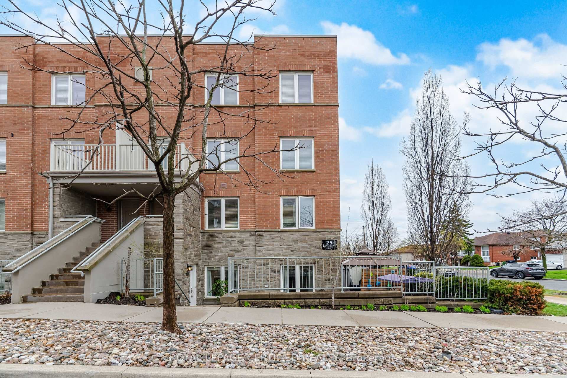 25 Richgrove Drive Unit 101, Etobicoke (Kingsview Village / Humber Heights), ON M9R 0A3 - Photo 1