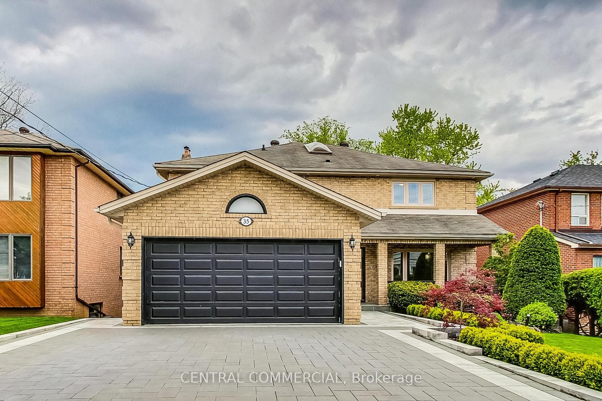 35 Mackay Drive, Richmond Hill, ON L4C 6N9 - Photo 1