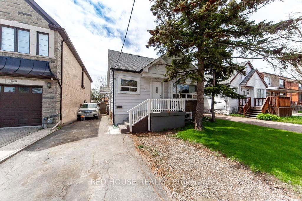 40 North Woodrow Boulevard, Toronto E04