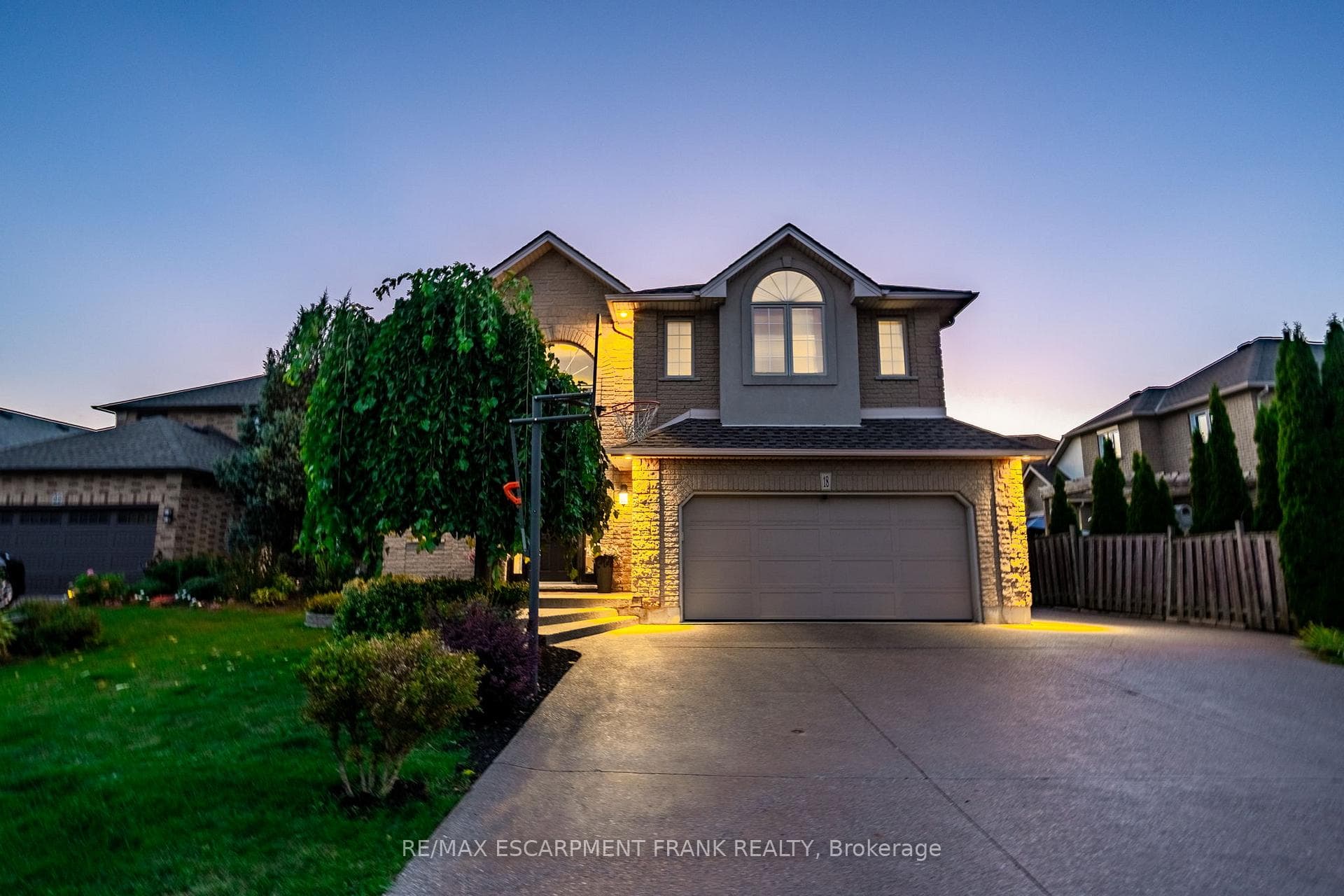 18 Konstantine Court, Hamilton, ON L9B 2T3 - Photo 1