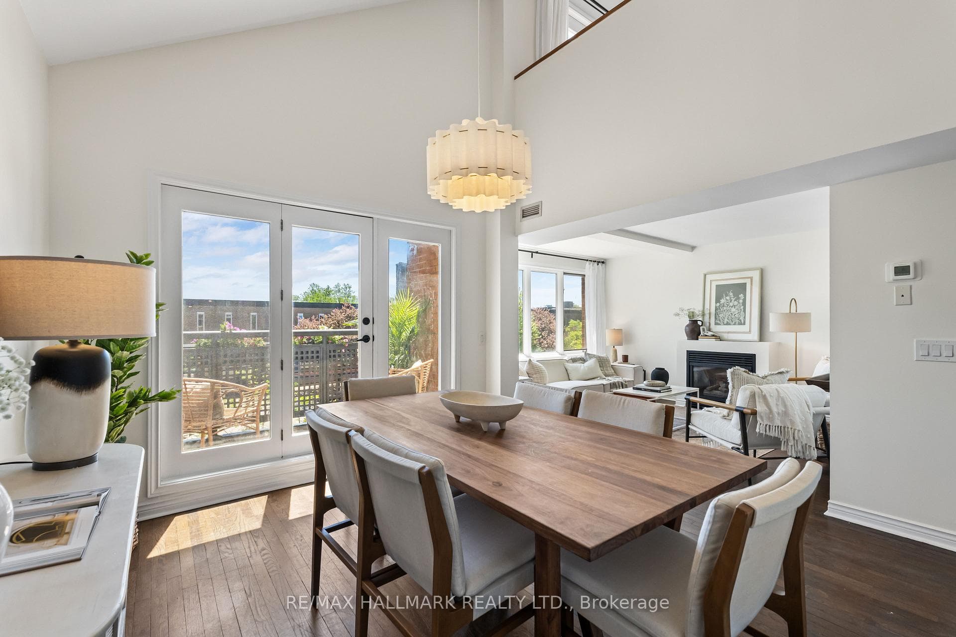 1941 Queen Street Unit 305, The Beaches / Upper Beaches, ON M4L 1H7 - Photo 1