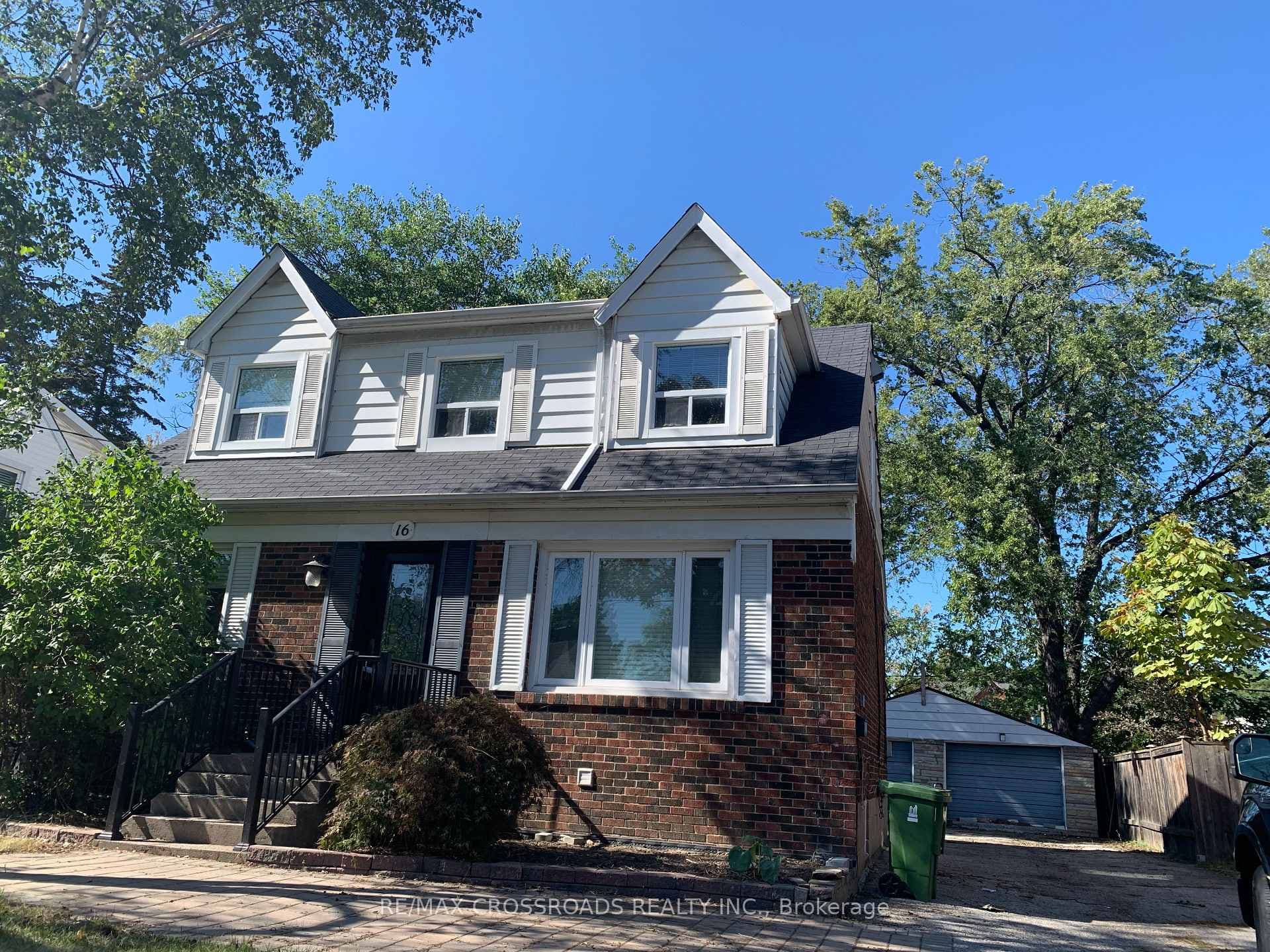16 Craigmore Crescent, Willowdale / Newtonbrook, ON M2N 2Y3 - Photo 1