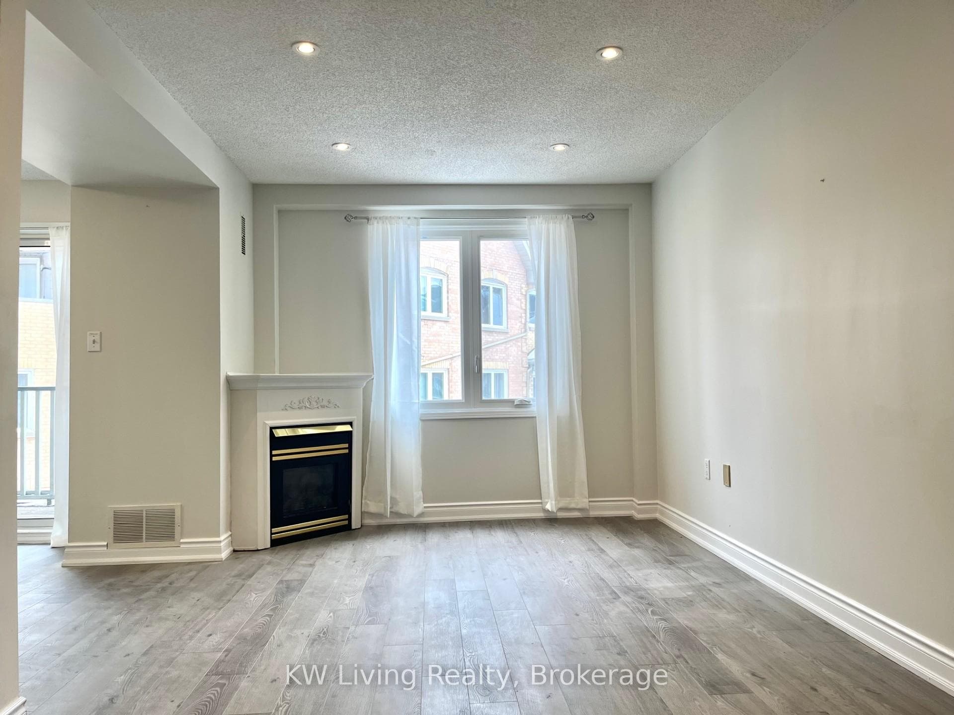 75 Weldrick Road Unit 834, Richmond Hill, ON L4C 0H9 - Photo 1