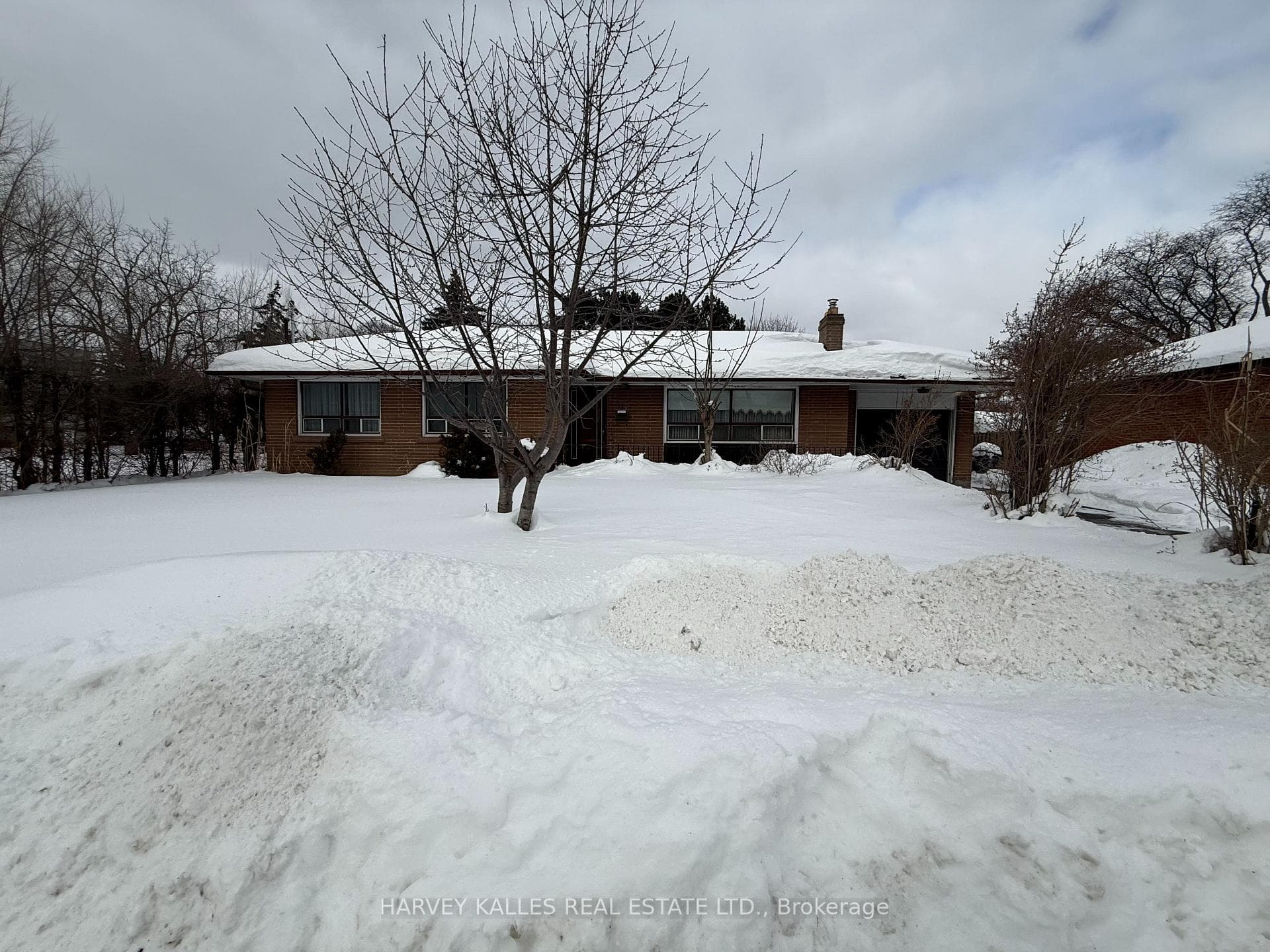 214 Dixon Road, Etobicoke (Kingsview Village / Humber Heights), ON M9P 2M1 - Photo 1