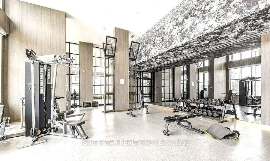 405 Dundas Street Unit 817, Oakville, ON L6M 5P9 - Photo 1