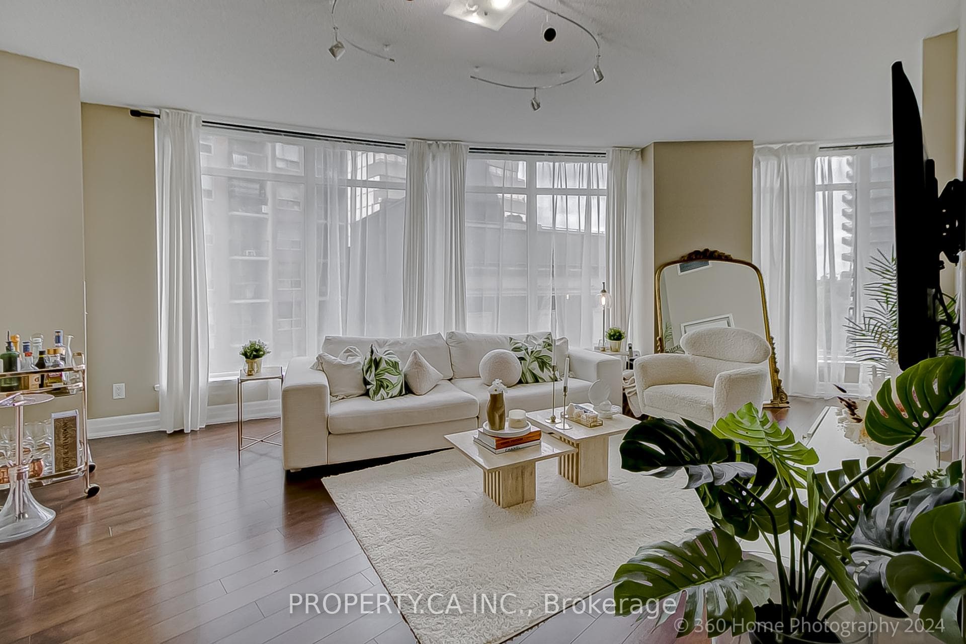 8 Scollard Street Unit 702, Annex / Yorkville / Summerhill, ON M5R 1M2 - Photo 1