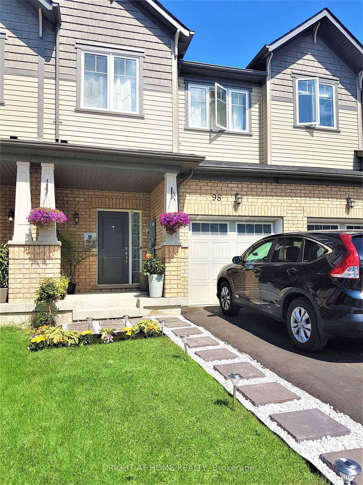 98 Nearco Gate, Oshawa