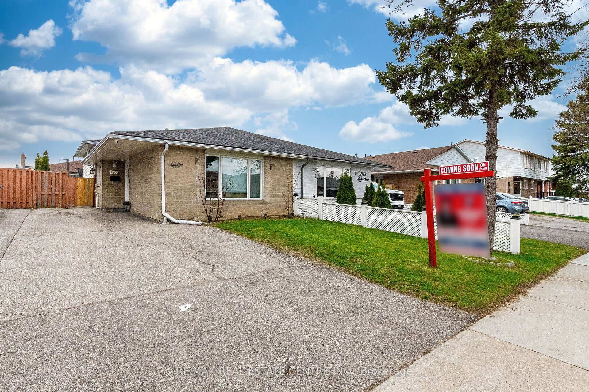 7260 Redfox Road, Mississauga, ON L4T 2L8 - Photo 1