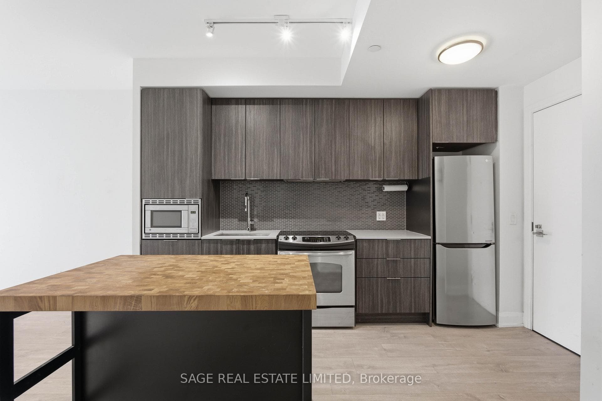 110 Marine Parade Drive Unit 1407, Liberty Village / Parkdale / South Parkdale, ON M8V 0A3 - Photo 1