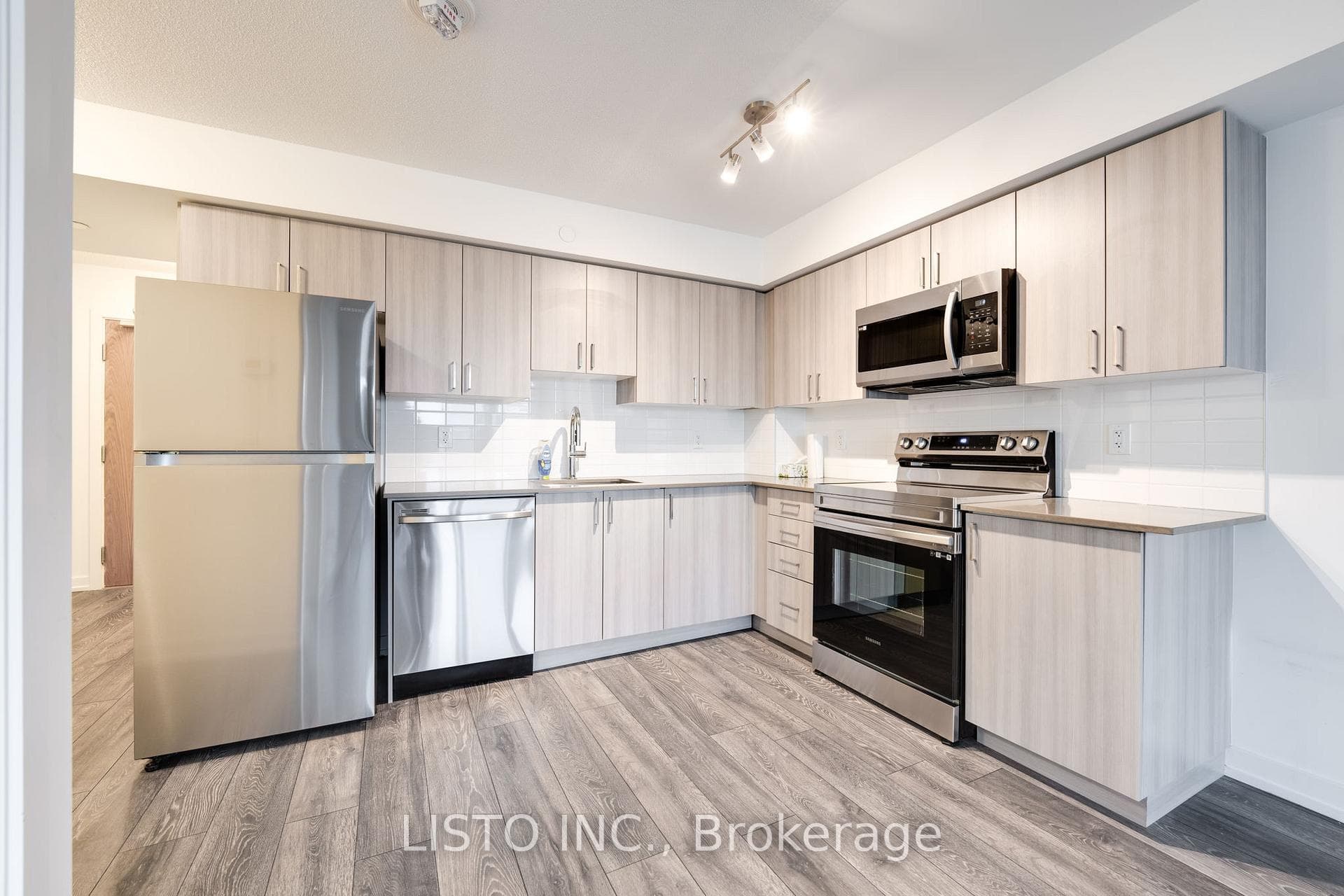 1455 Celebration Drive Unit 413, Pickering, ON L1W 1L8 - Photo 1