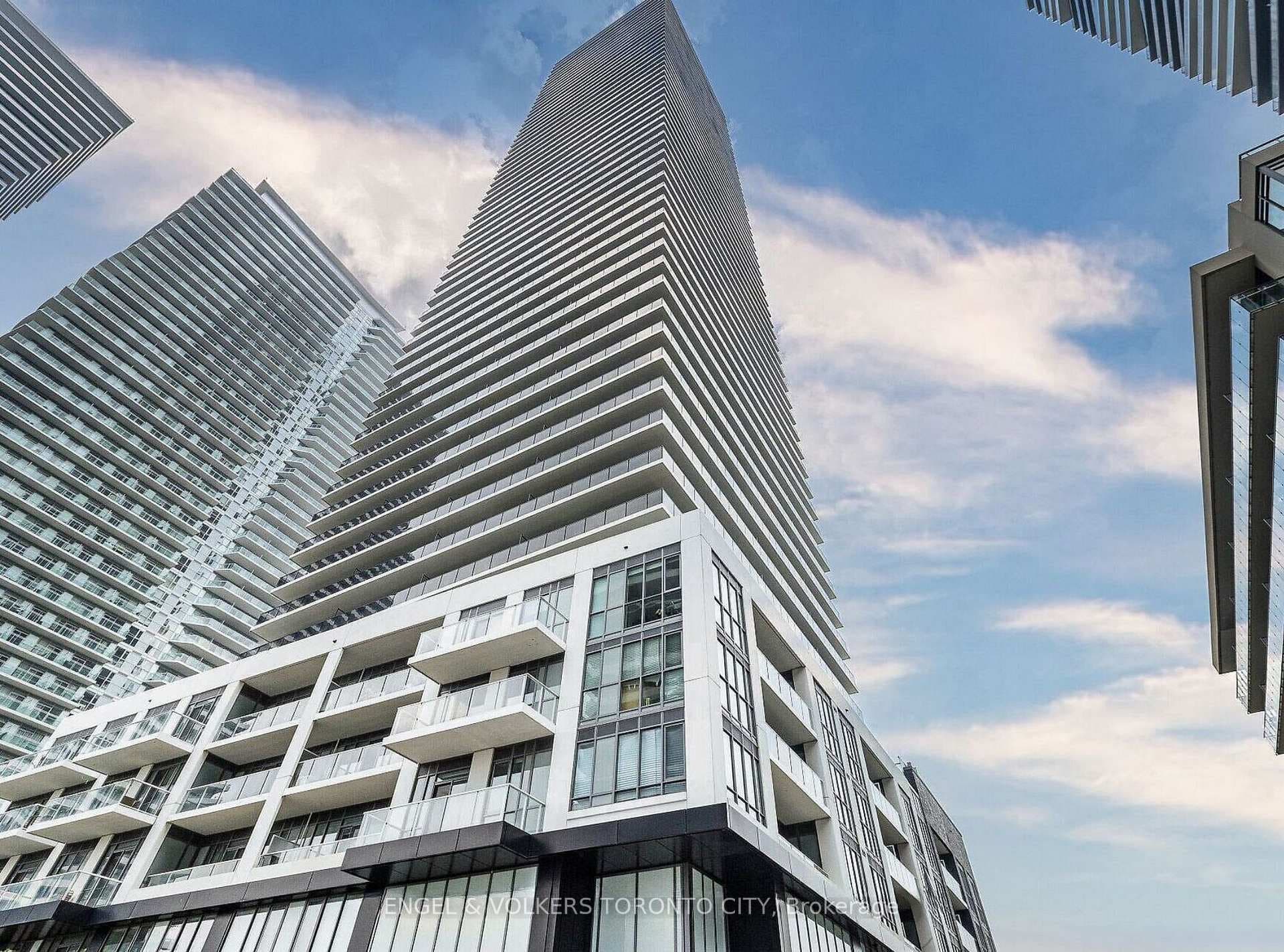 70 Annie Craig Drive Unit TH104, Toronto W06