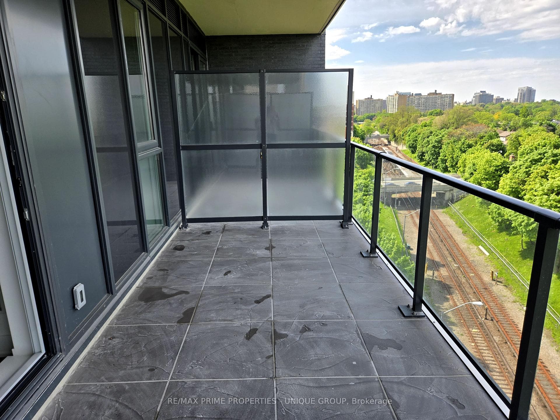8 Manor Road Unit 806, Toronto C03