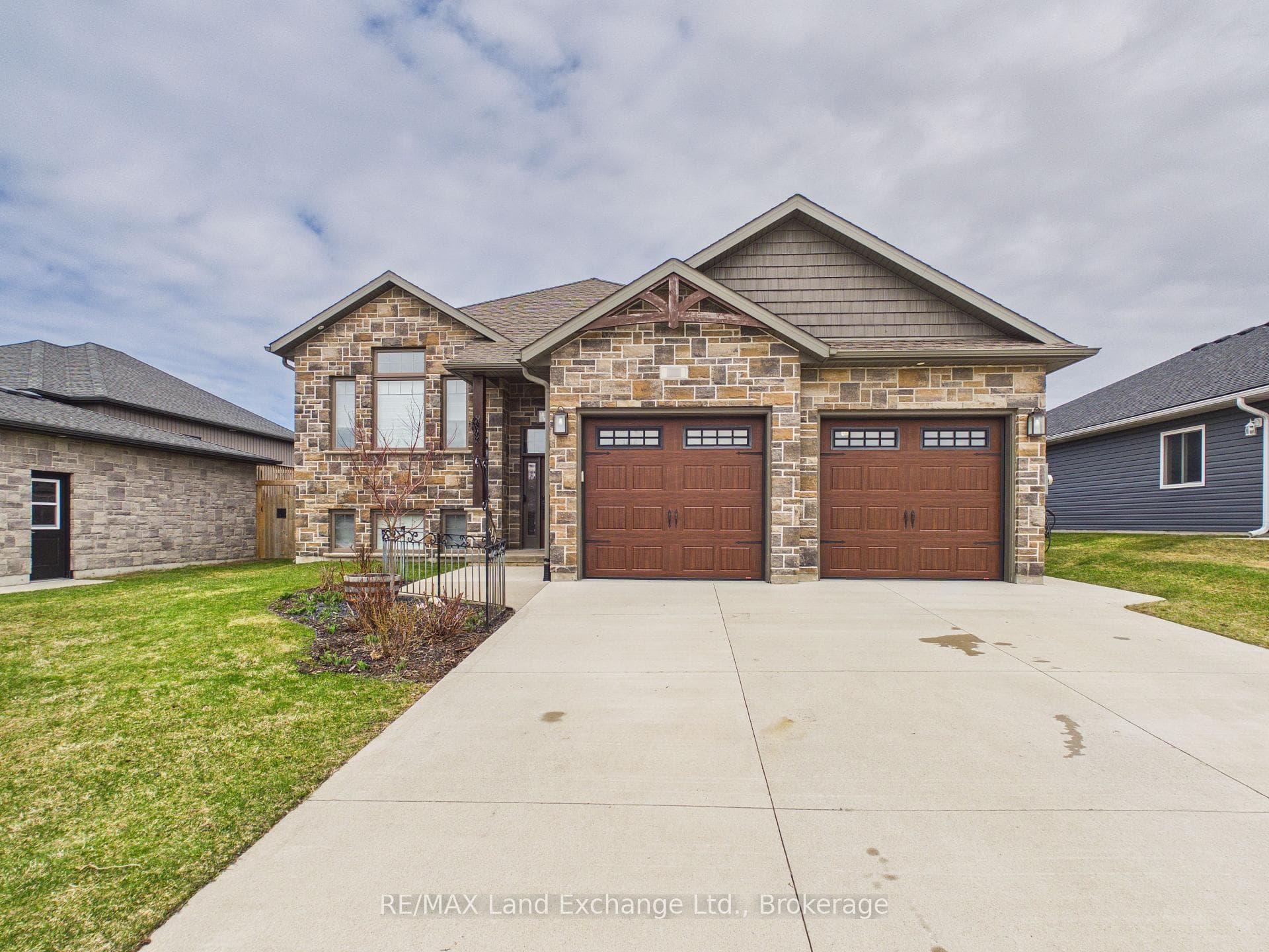 13 Lakefield Drive, Kincardine, ON N2Z 0C9 - Photo 1