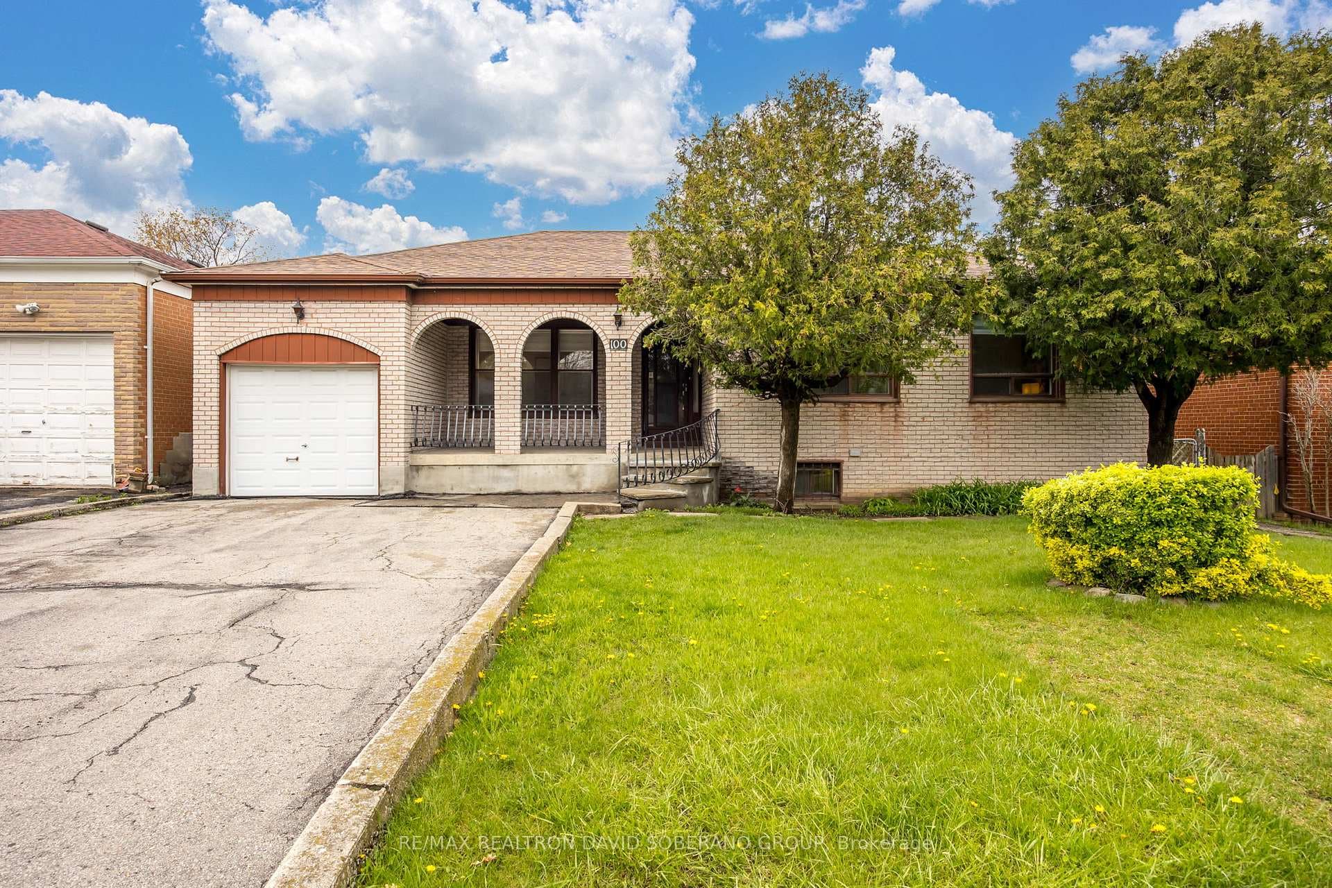 100 Waterloo Avenue, North York (Bathurst Manor / Clanton Park), ON M3H 3Y5 - Photo 1