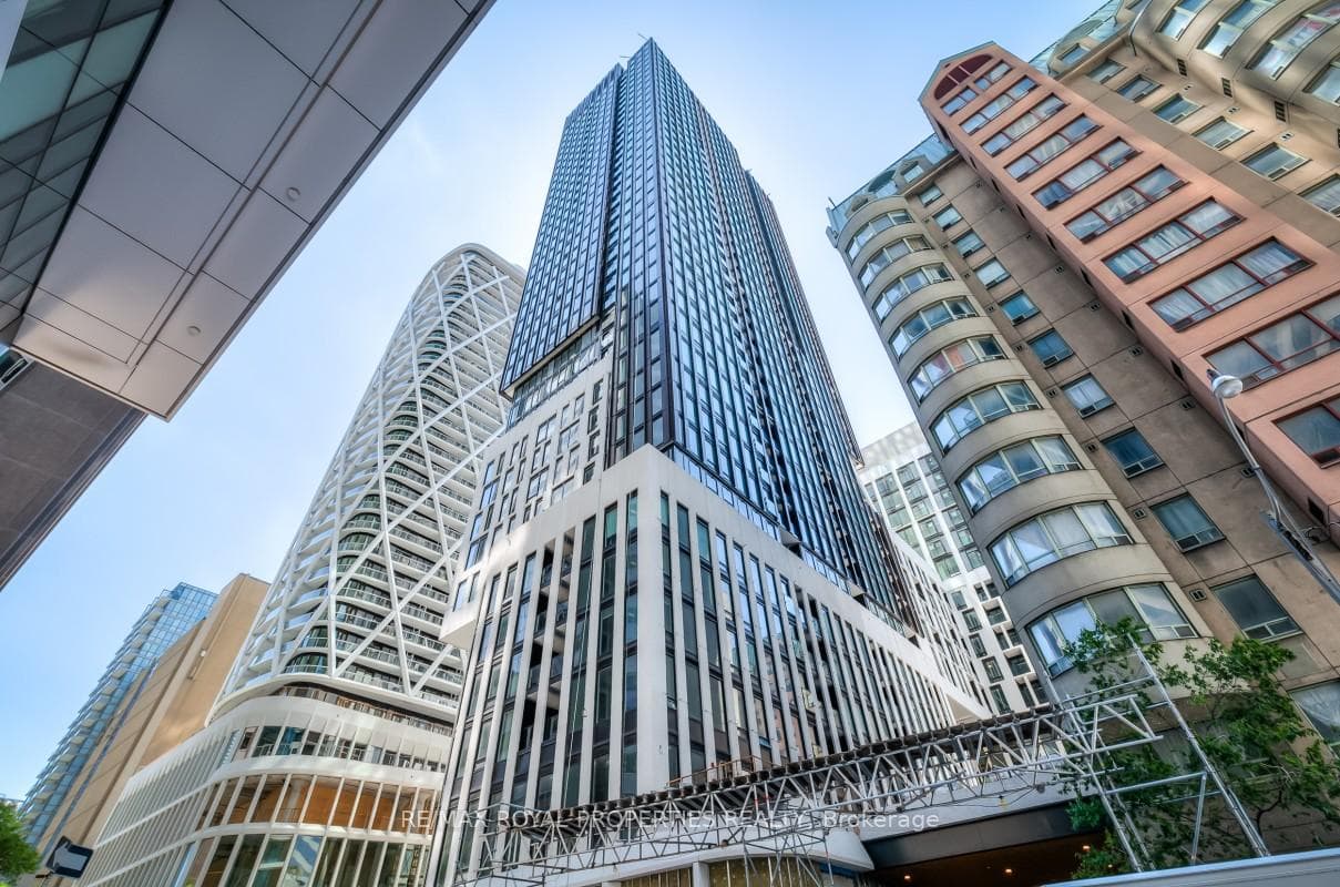 238 Simcoe Street Unit 820, Toronto C01
