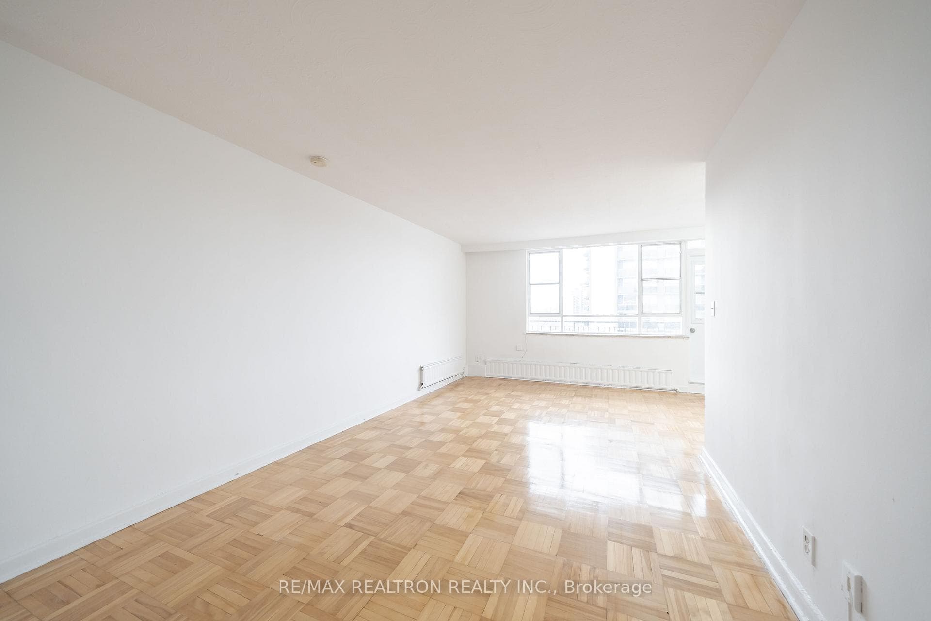 165 Cosburn Avenue Unit 604, Danforth / East York, ON M4J 2L3 - Photo 1