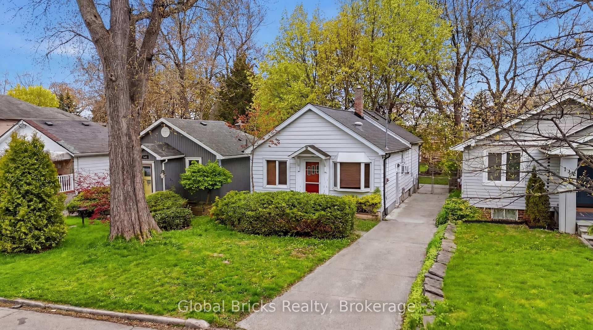138 Gradwell Drive, Toronto E08