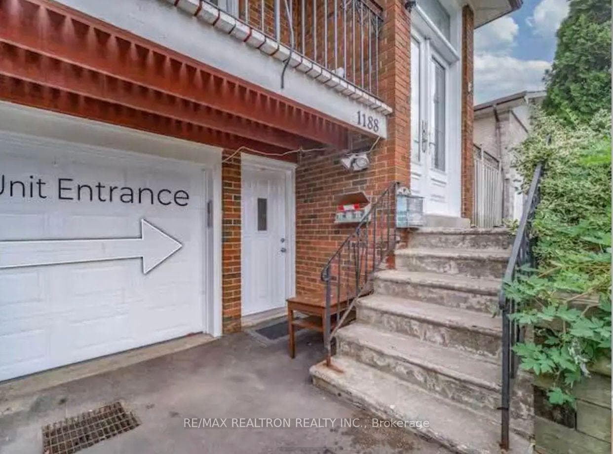 1188 Shadeland Drive Unit Lower, Mississauga, ON L5C 1P4 - Photo 1