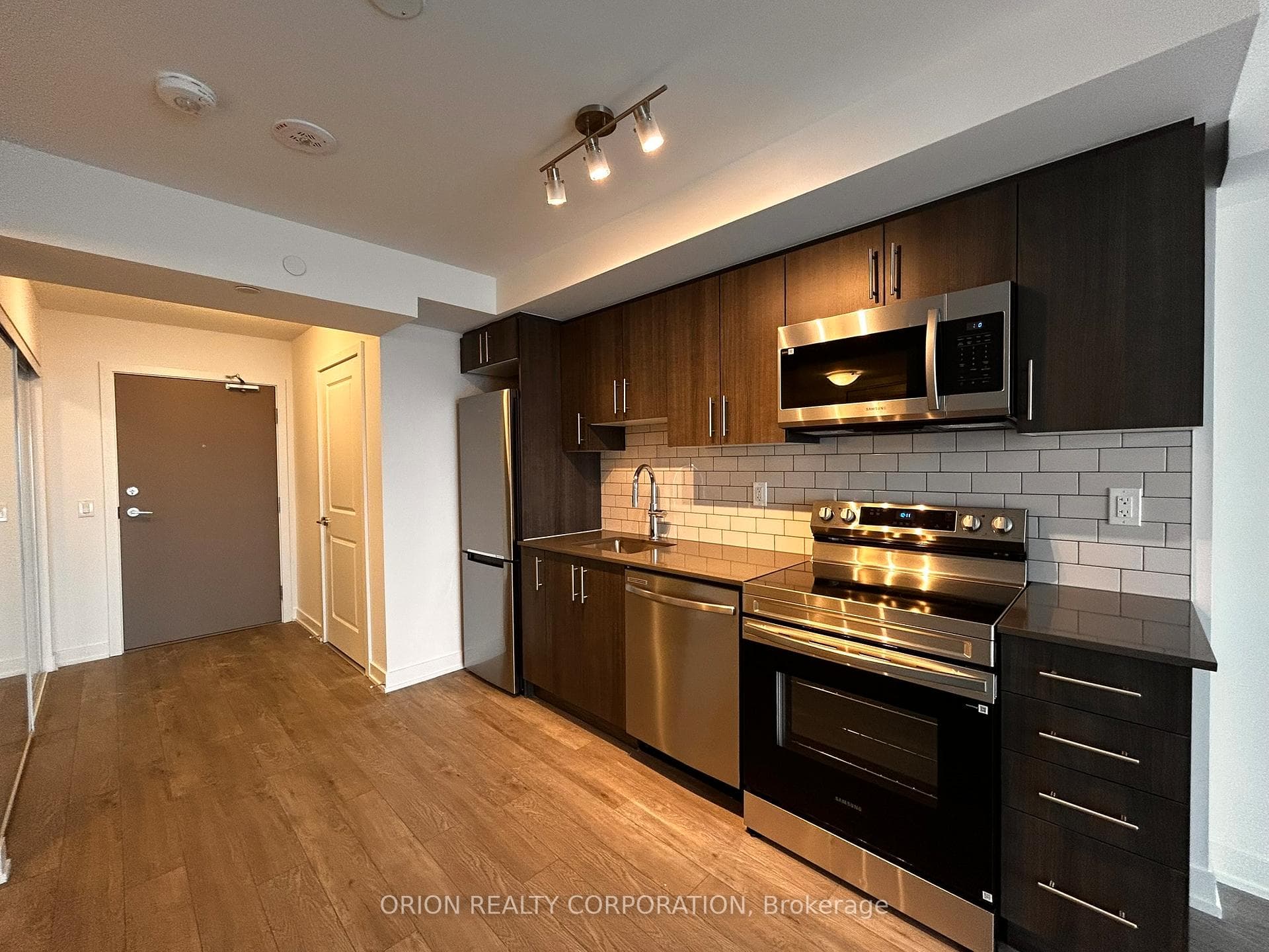 1010 Sandy Beach Road Unit 904, Pickering, ON L1W 0C7 - Photo 1